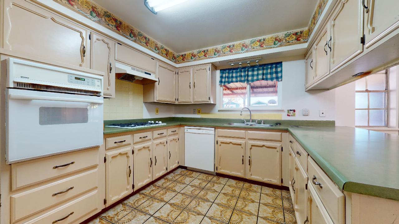 6920 Avenida La Costa NE
