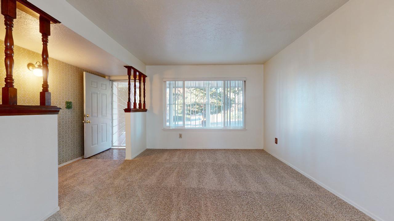 6920 Avenida La Costa NE