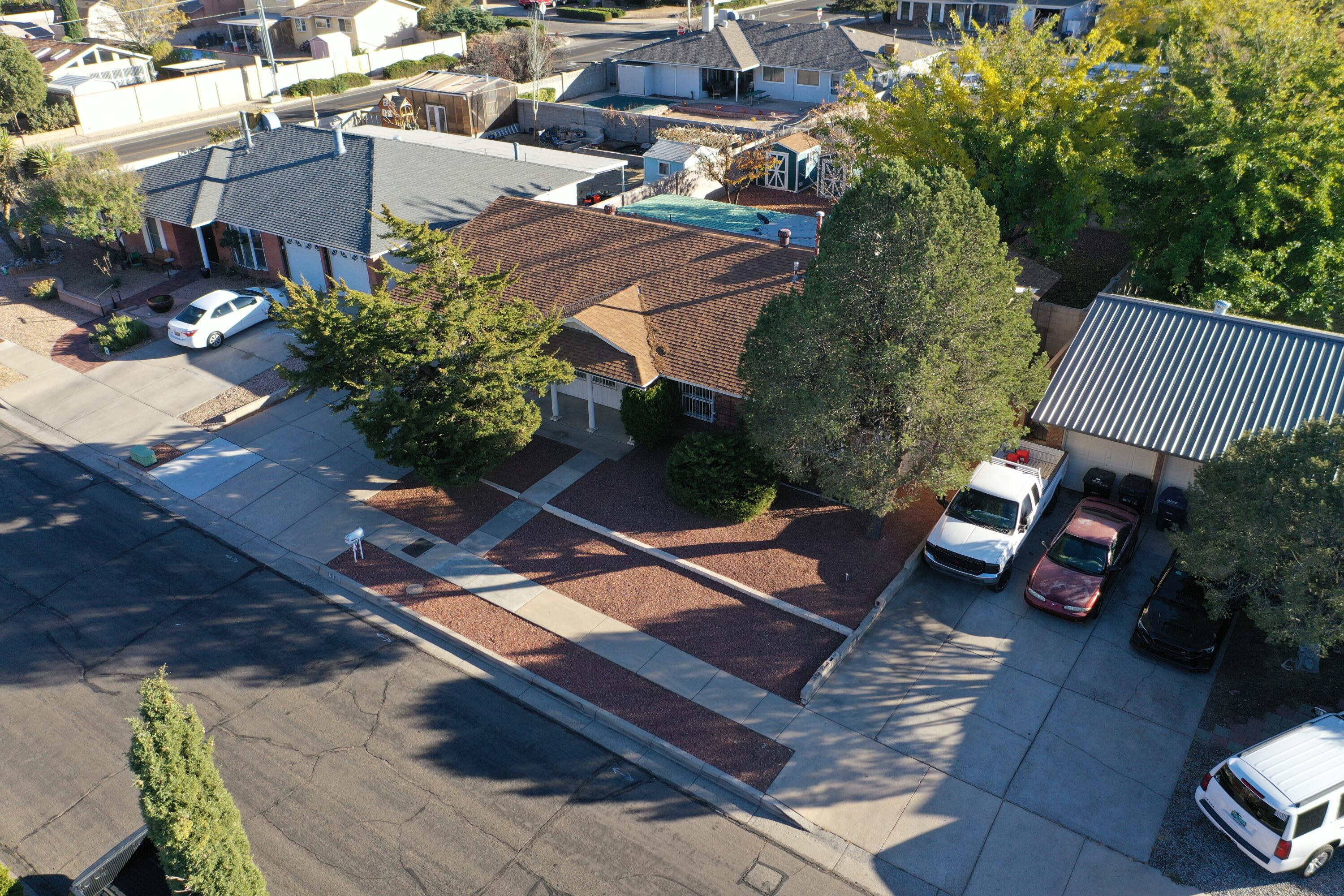 6920 Avenida La Costa NE