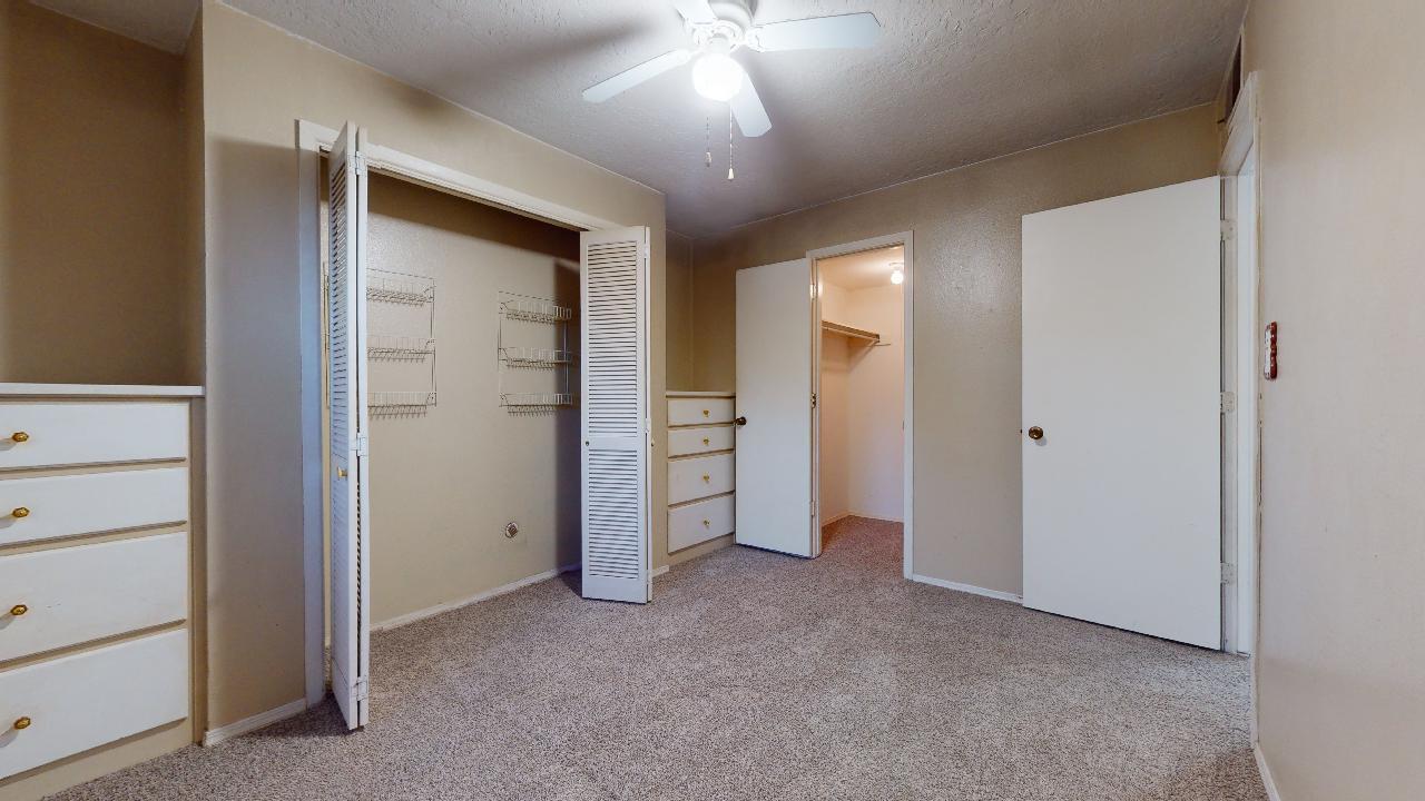 6920 Avenida La Costa NE