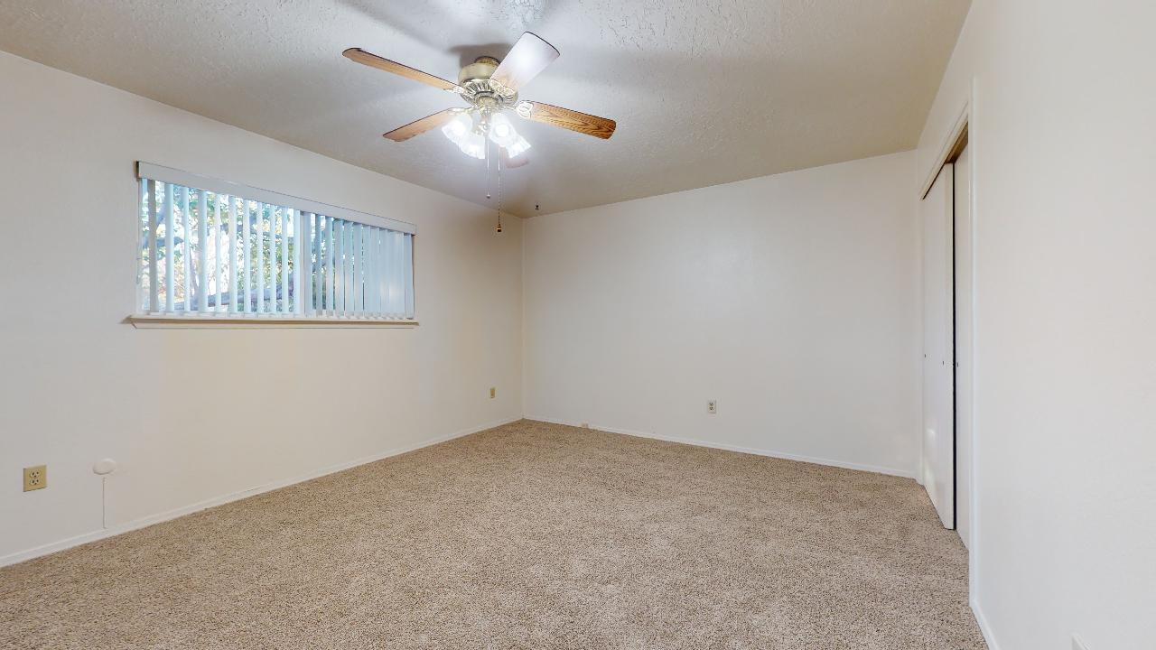6920 Avenida La Costa NE