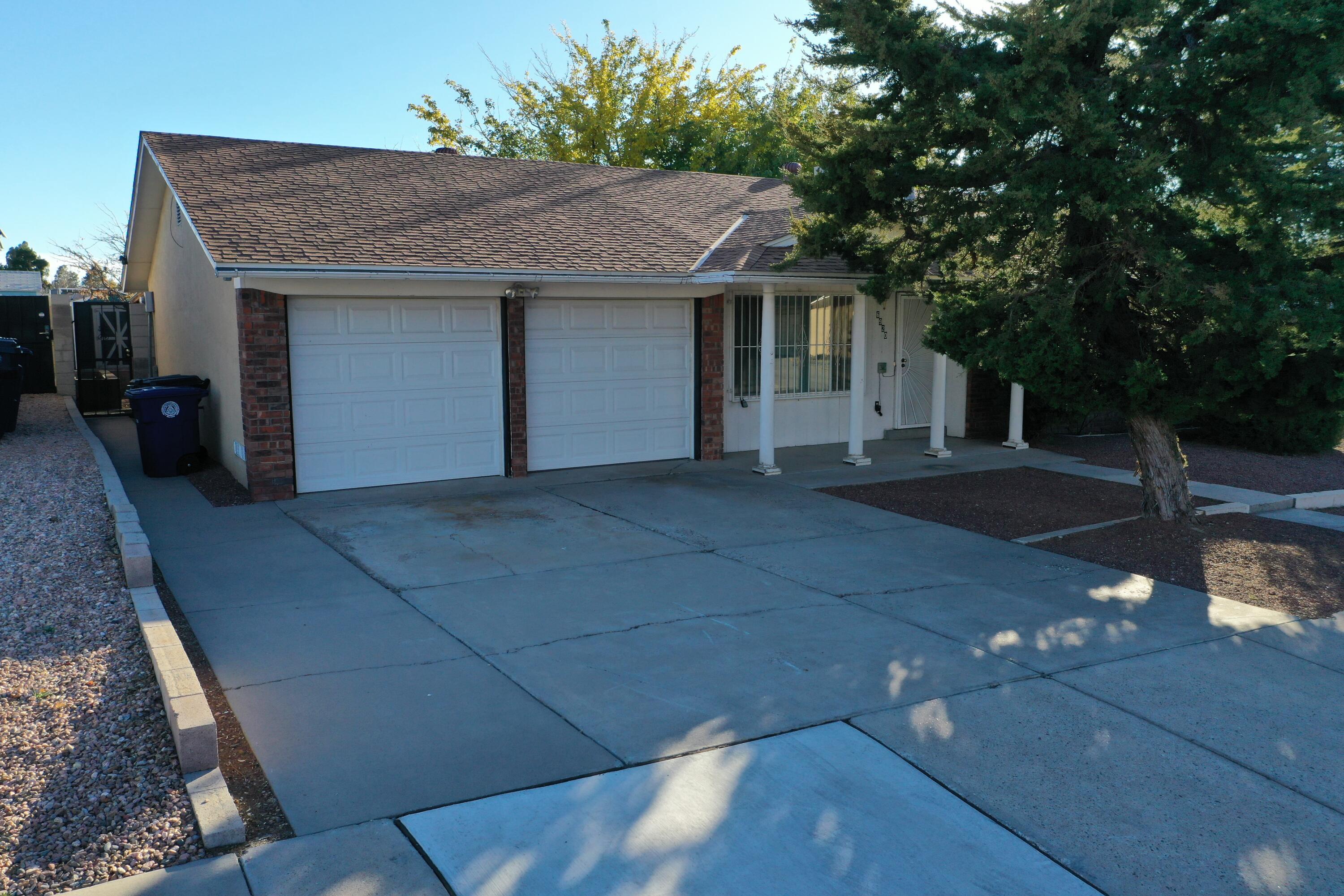 6920 Avenida La Costa NE