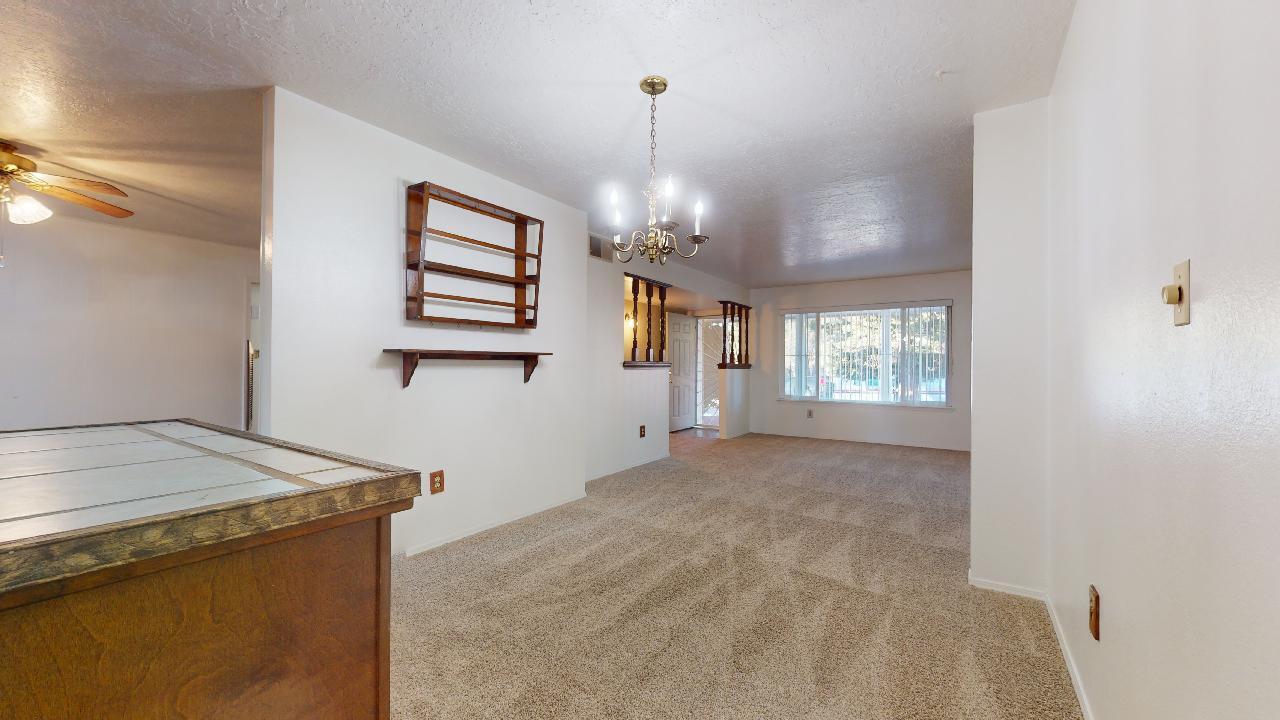6920 Avenida La Costa NE