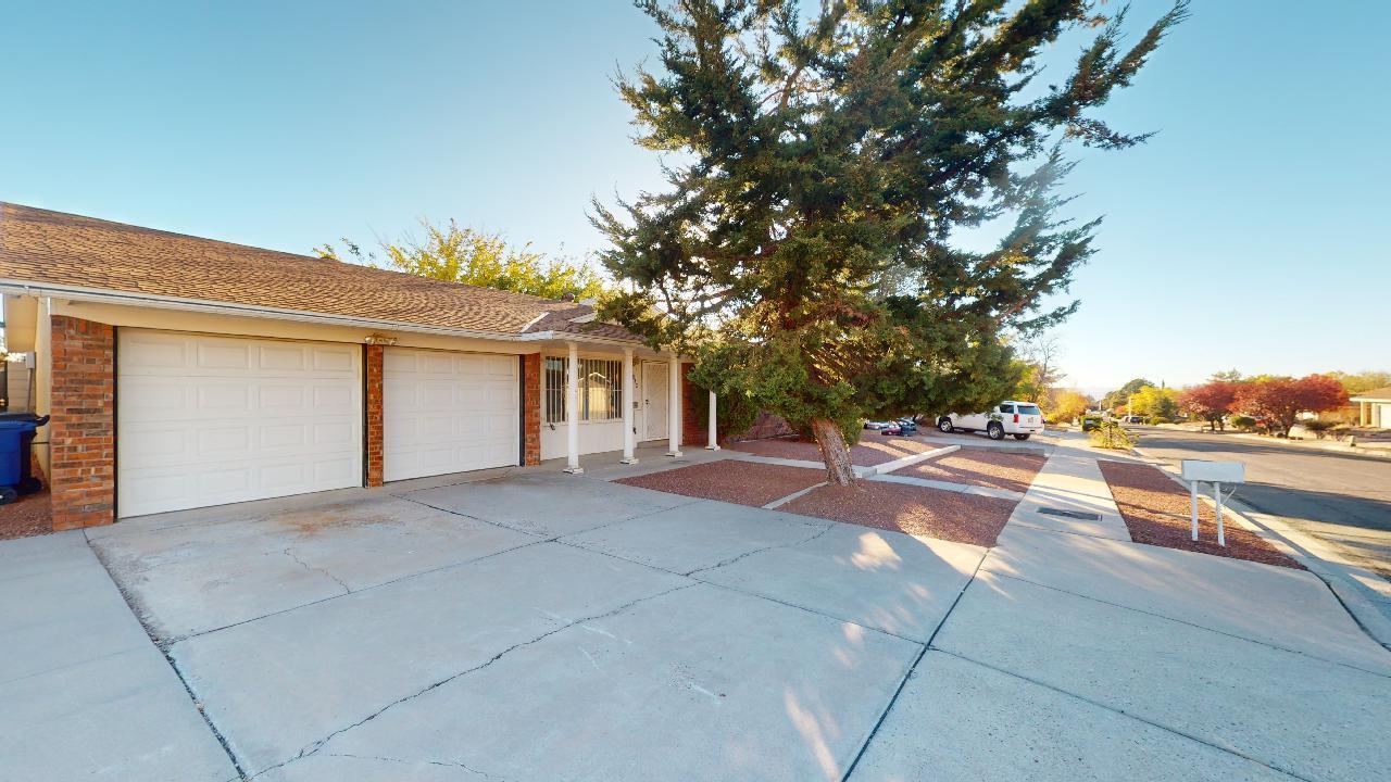 6920 Avenida La Costa NE