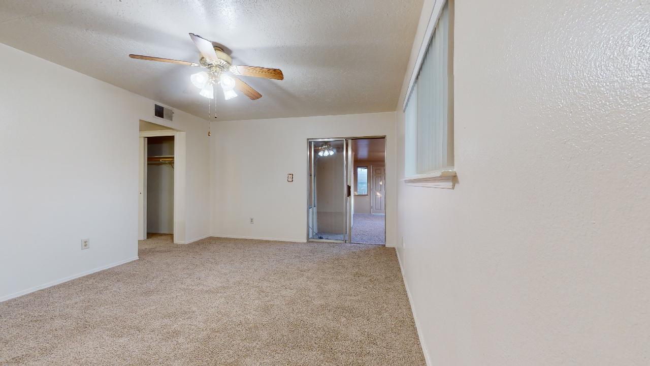 6920 Avenida La Costa NE