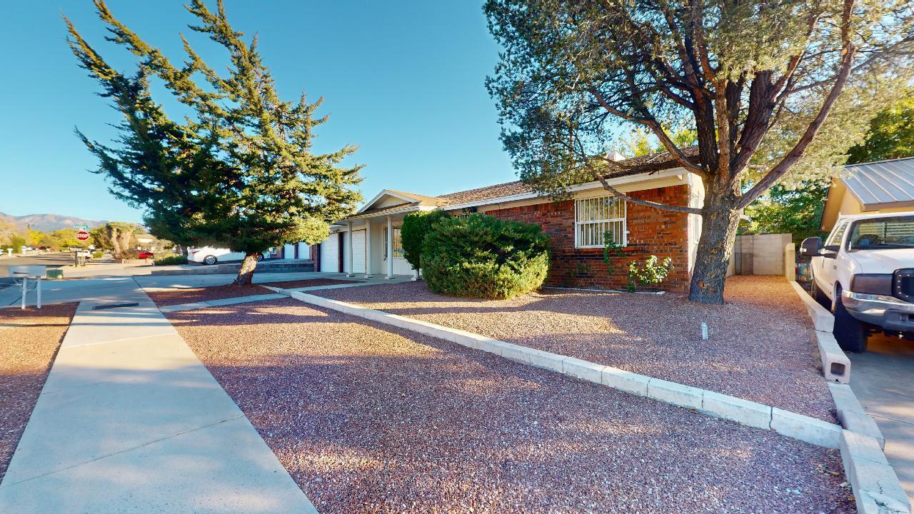 6920 Avenida La Costa NE