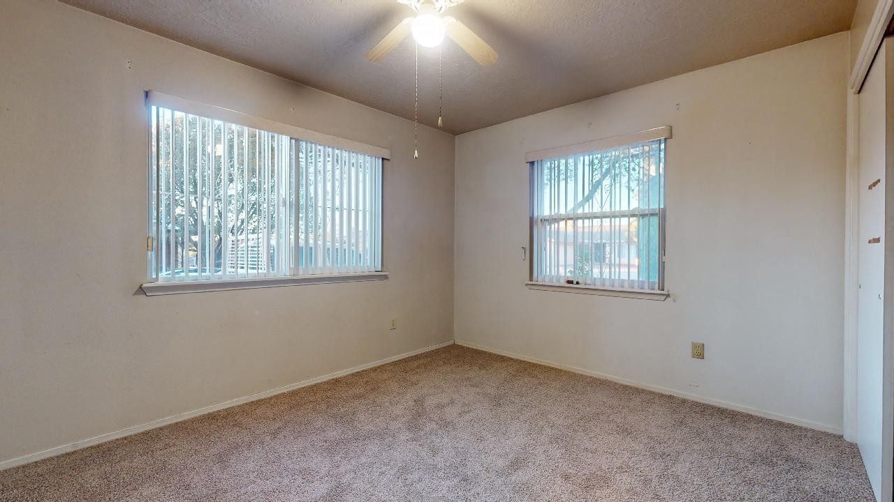 6920 Avenida La Costa NE
