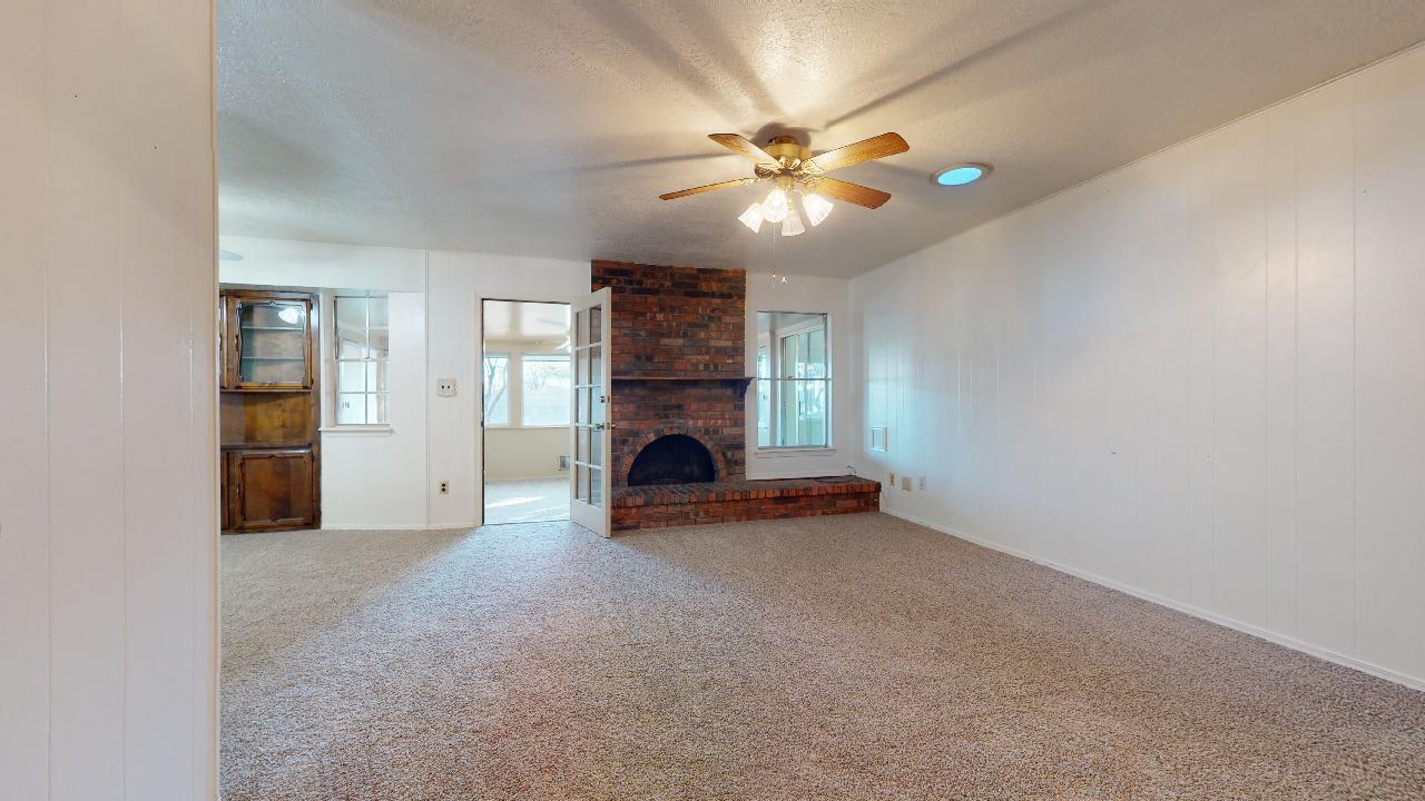 6920 Avenida La Costa NE