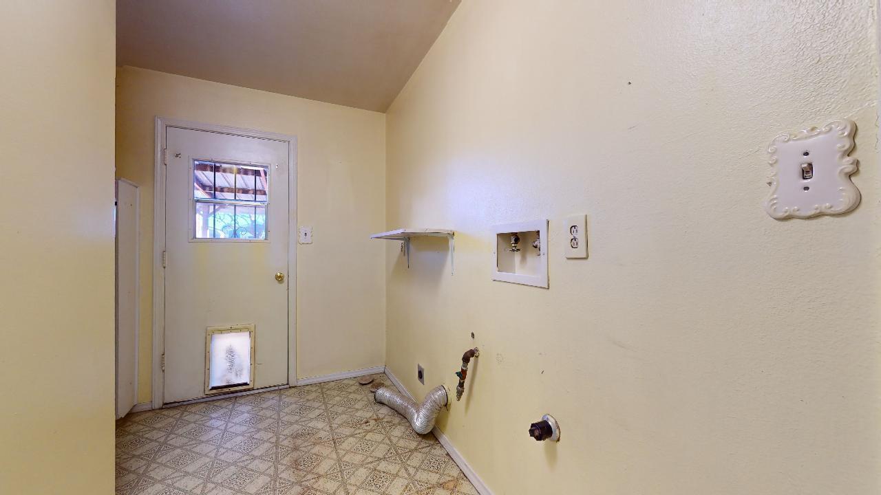 6920 Avenida La Costa NE