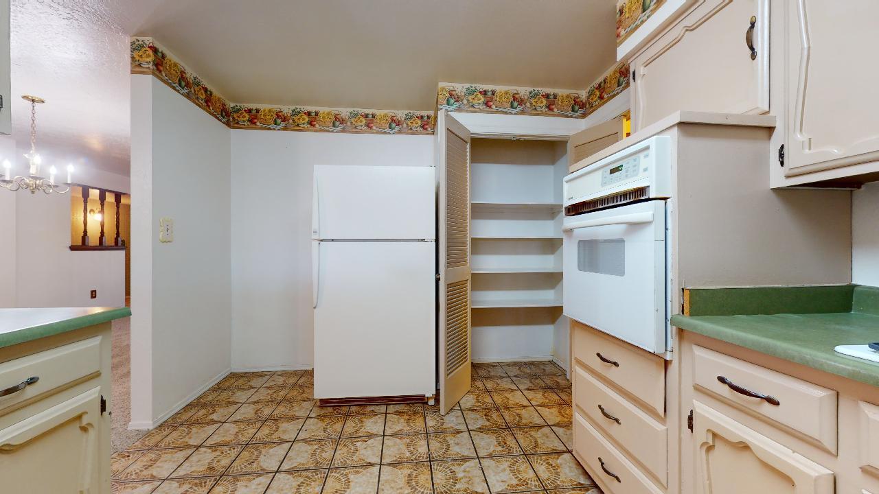 6920 Avenida La Costa NE