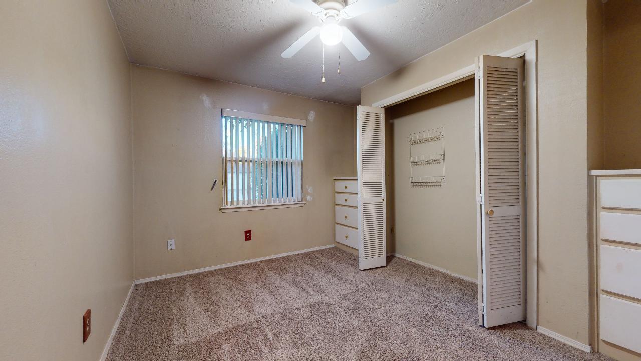 6920 Avenida La Costa NE