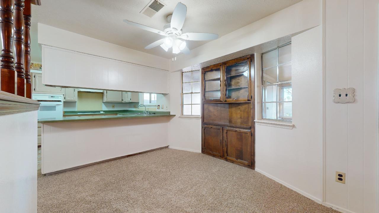 6920 Avenida La Costa NE