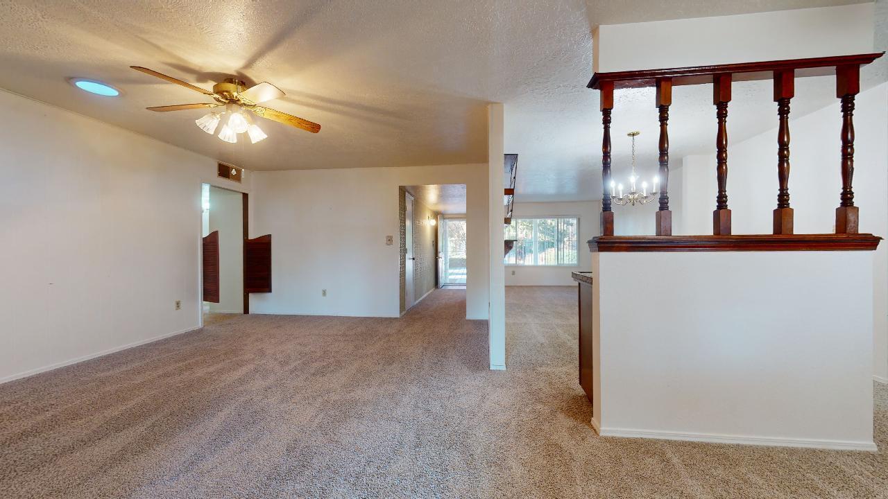 6920 Avenida La Costa NE