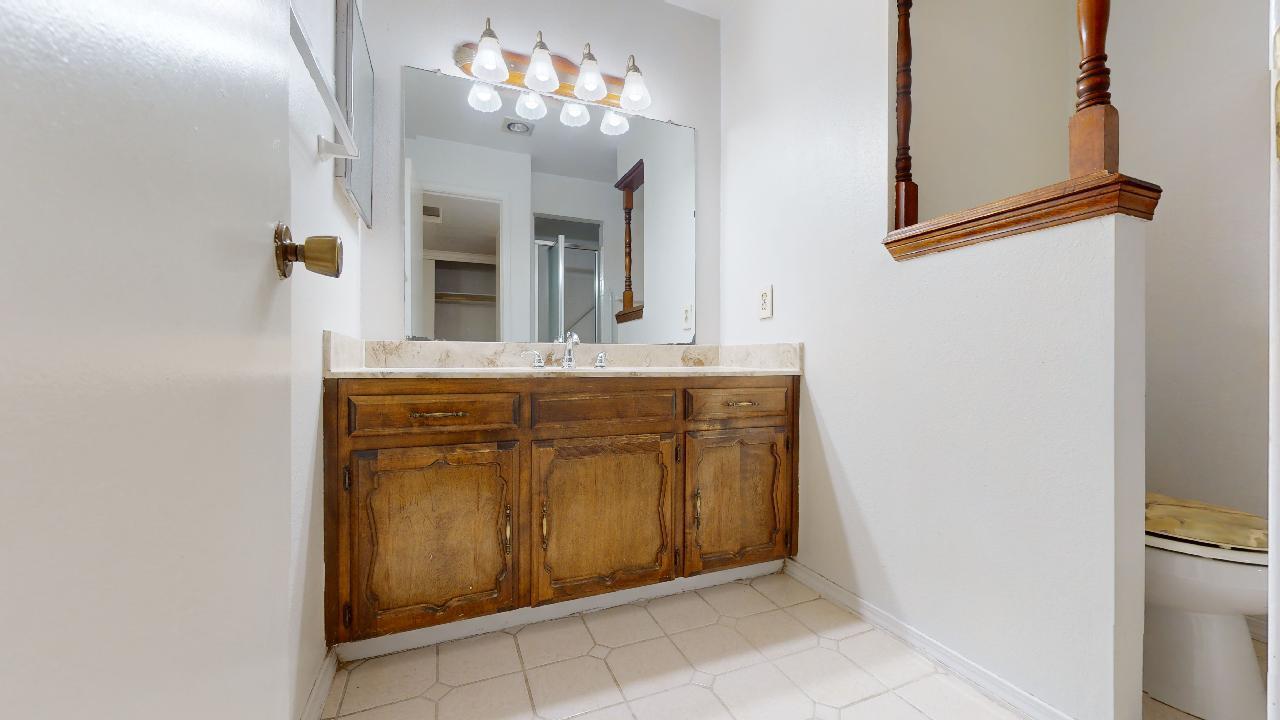6920 Avenida La Costa NE
