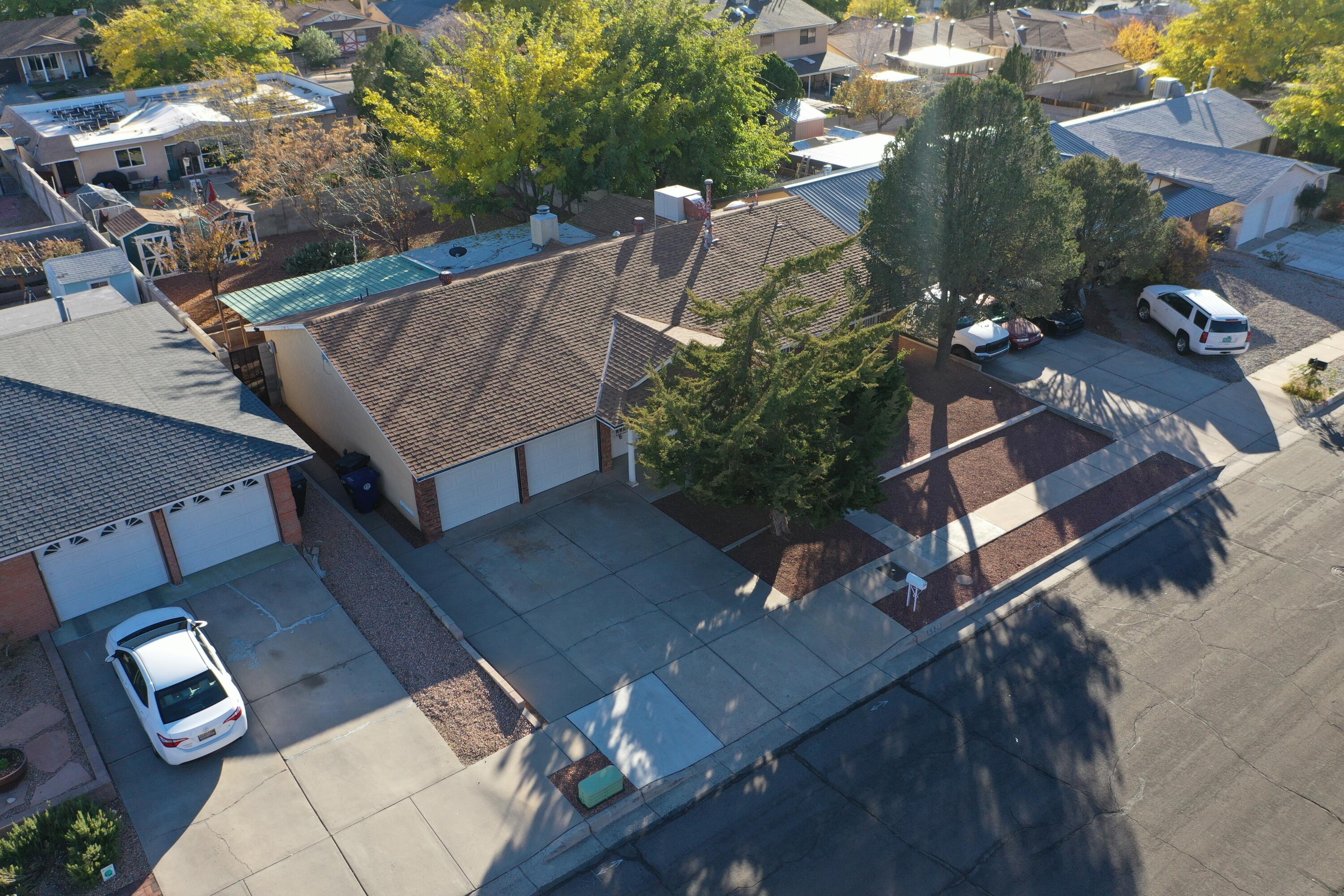 6920 Avenida La Costa NE