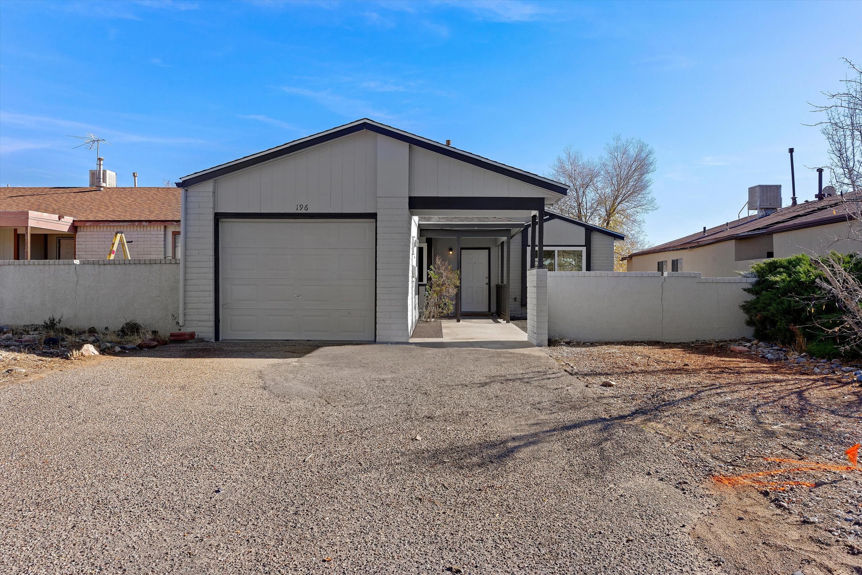 196 Pearl Drive NE