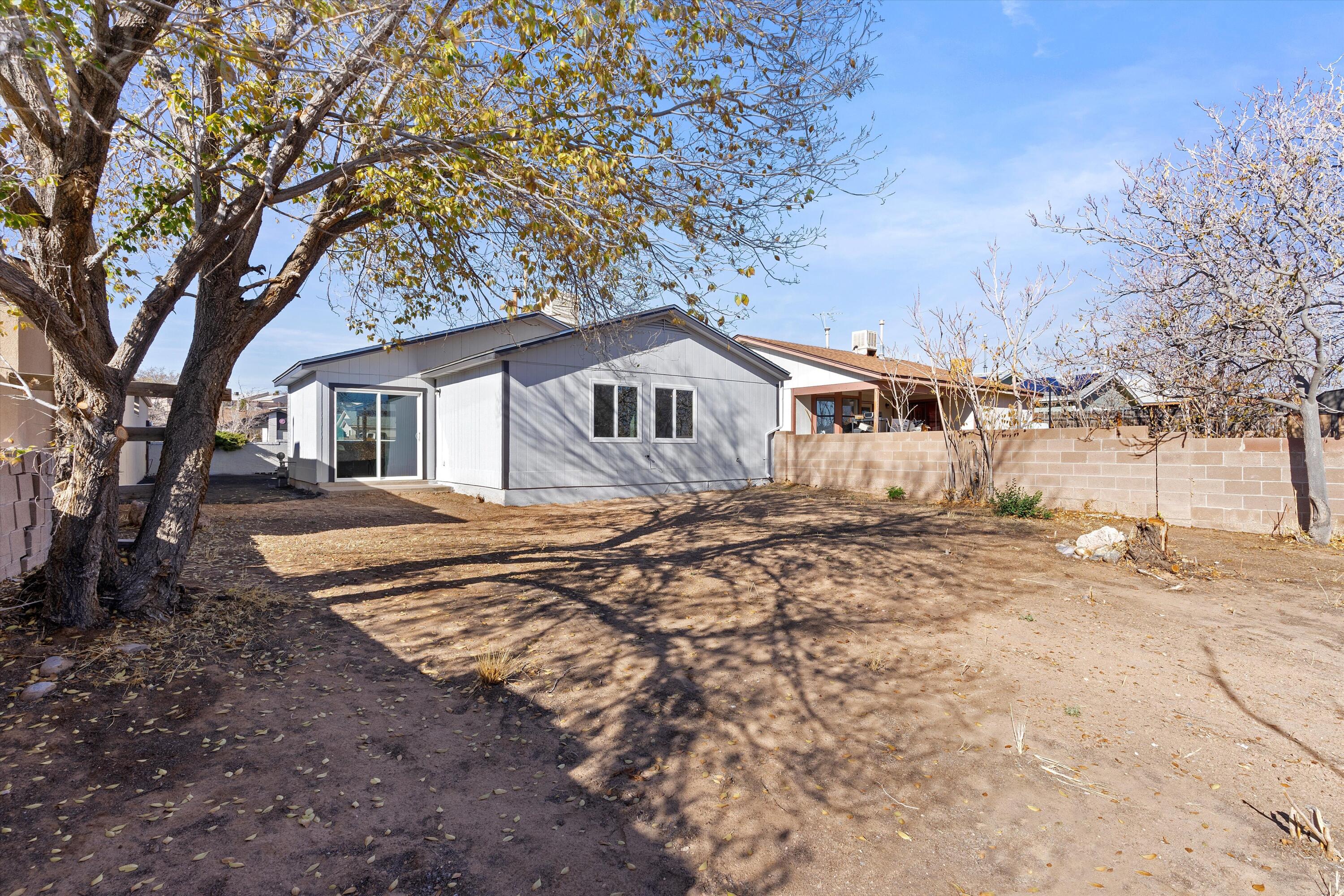 196 Pearl Drive NE