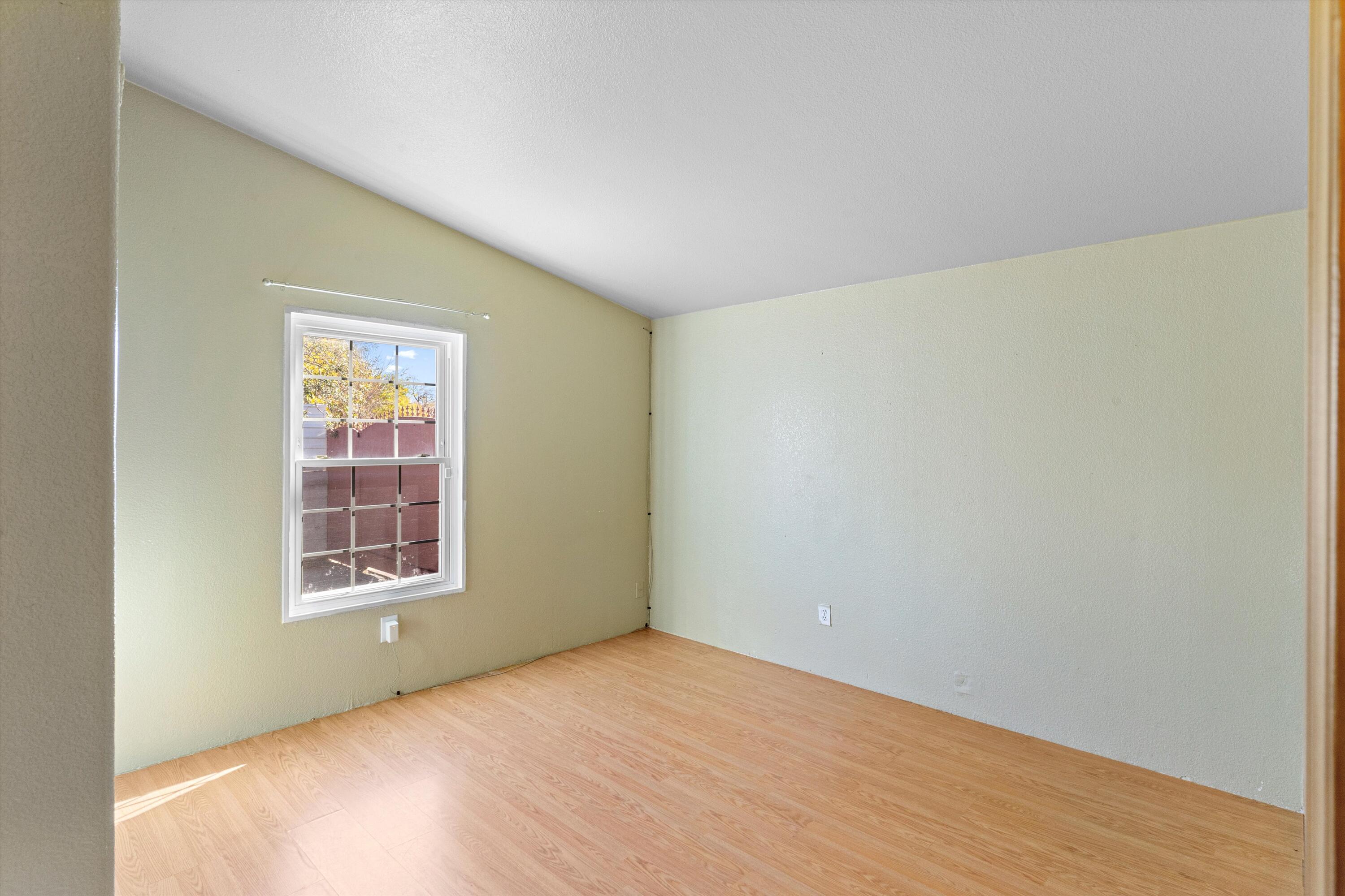 729 Montano Road NW