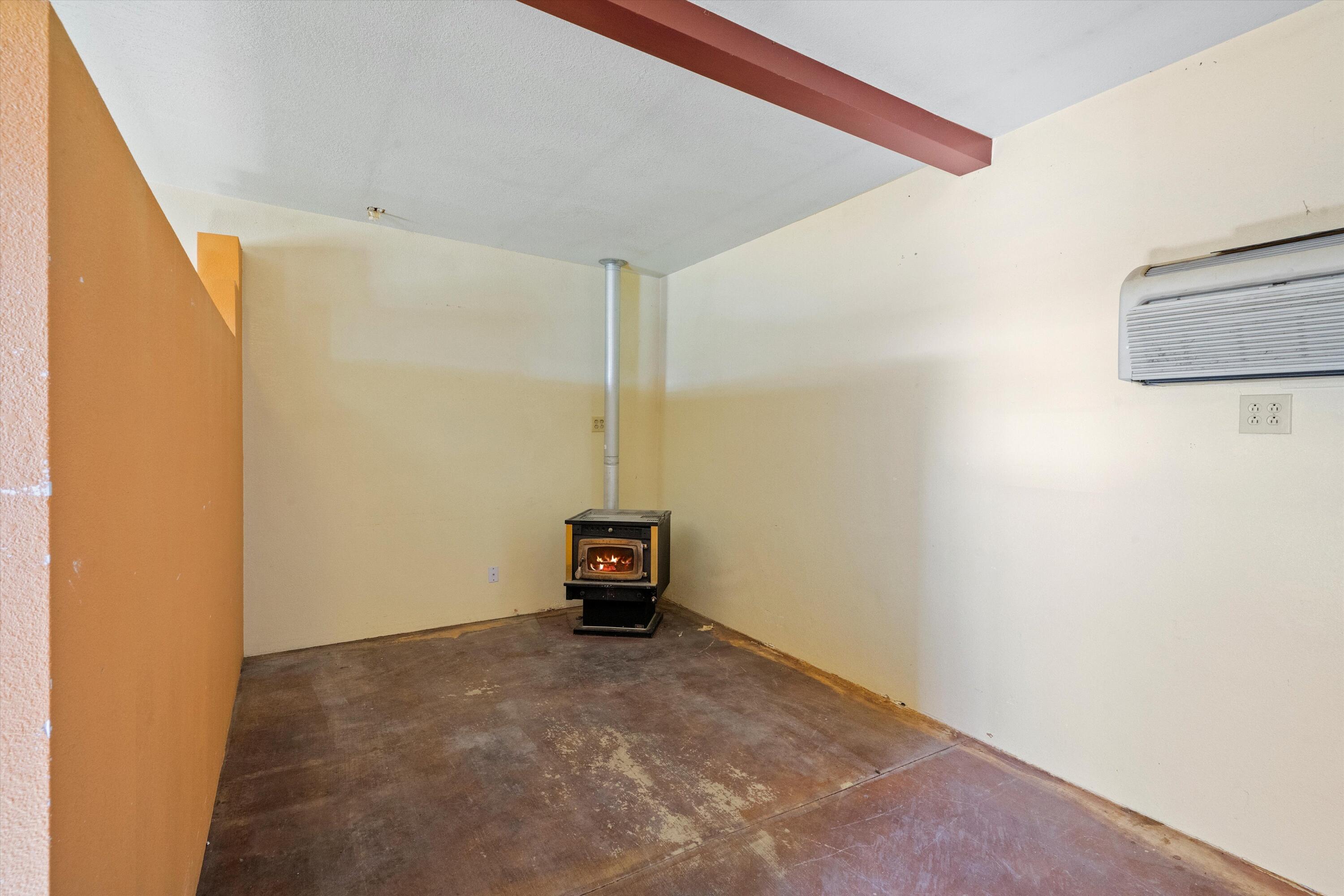 729 Montano Road NW