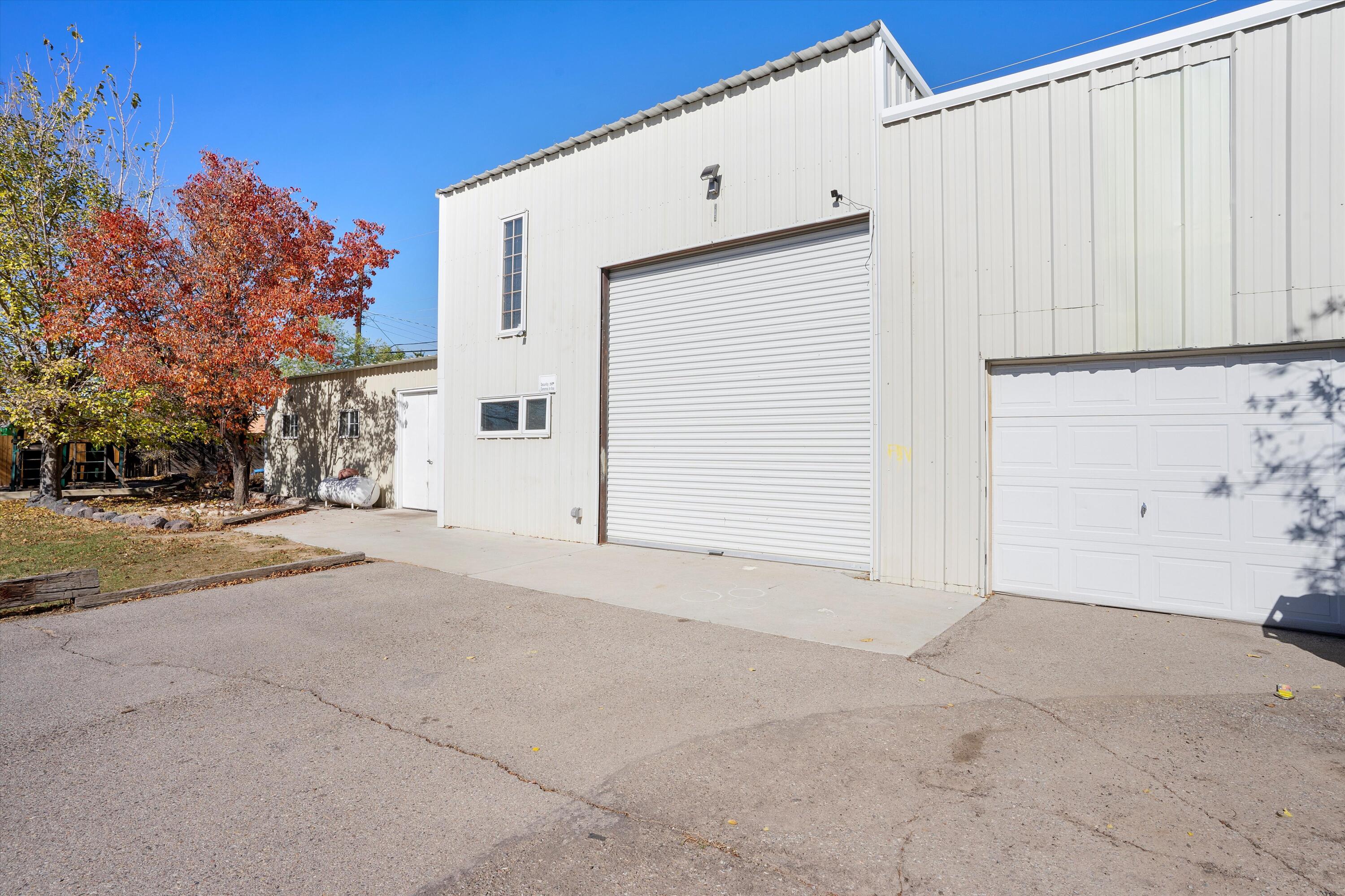 729 Montano Road NW