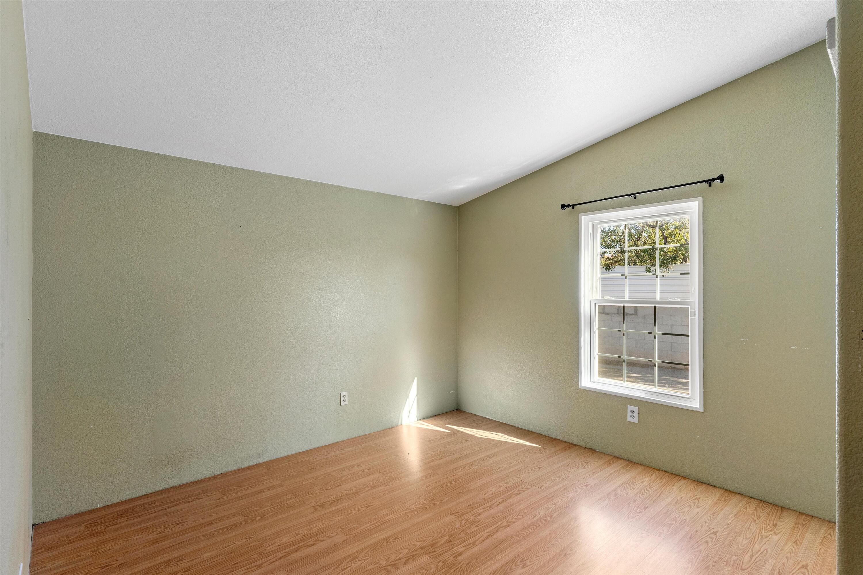 729 Montano Road NW