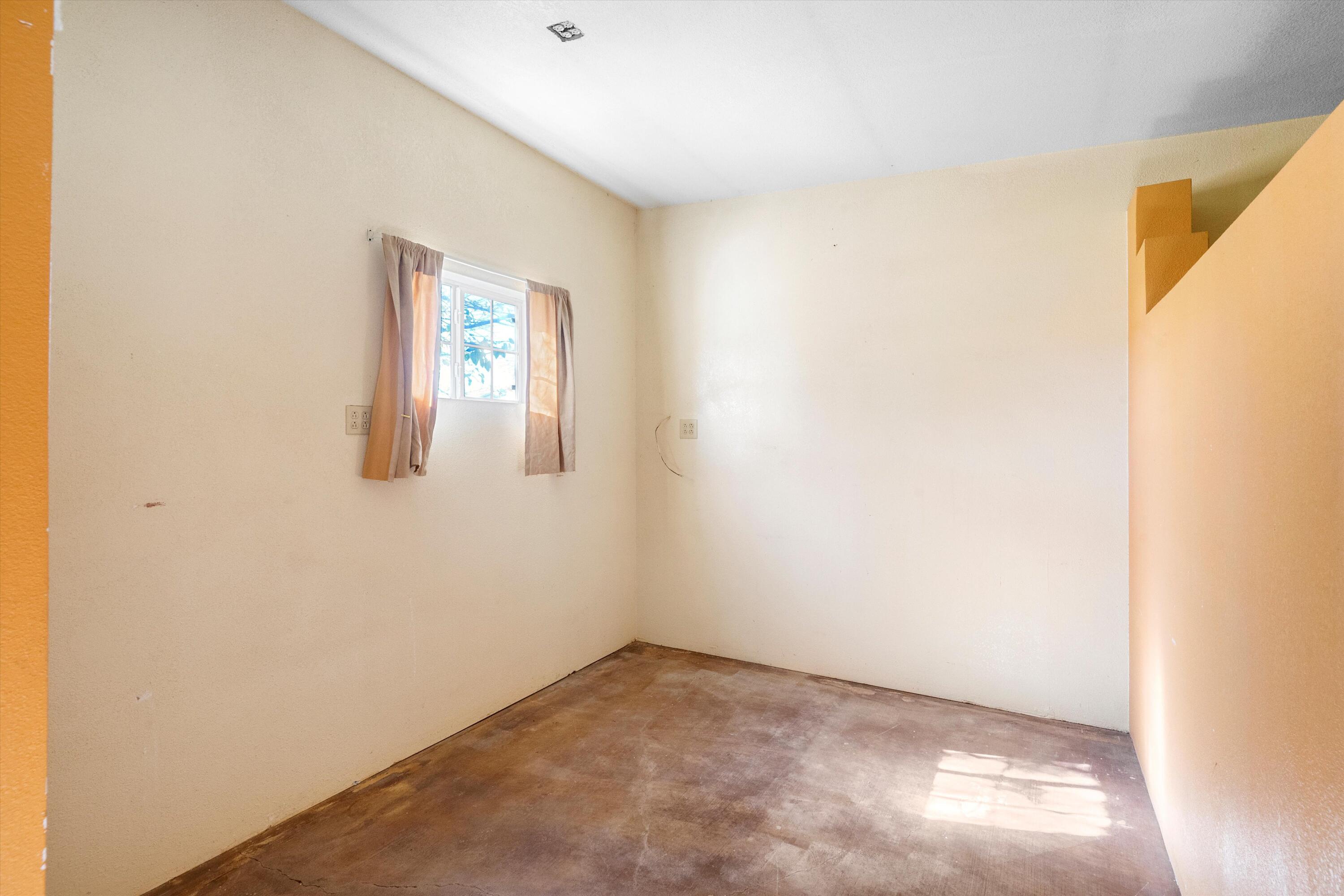 729 Montano Road NW