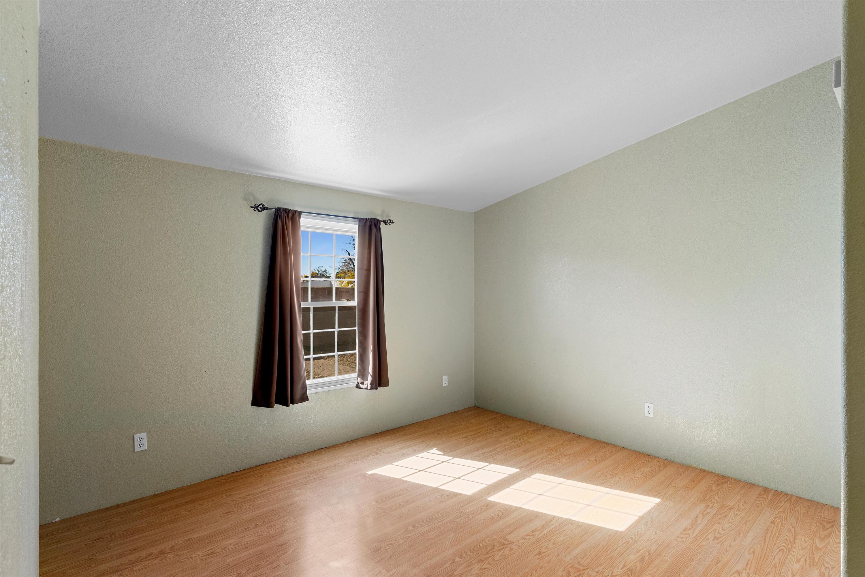 729 Montano Road NW