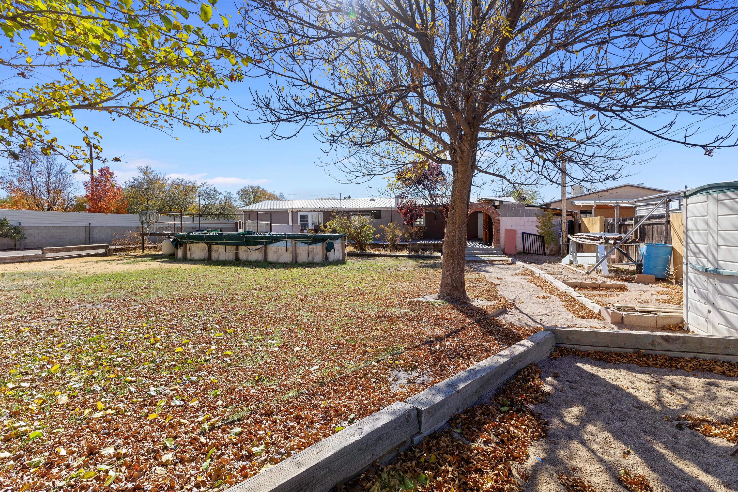 729 Montano Road NW