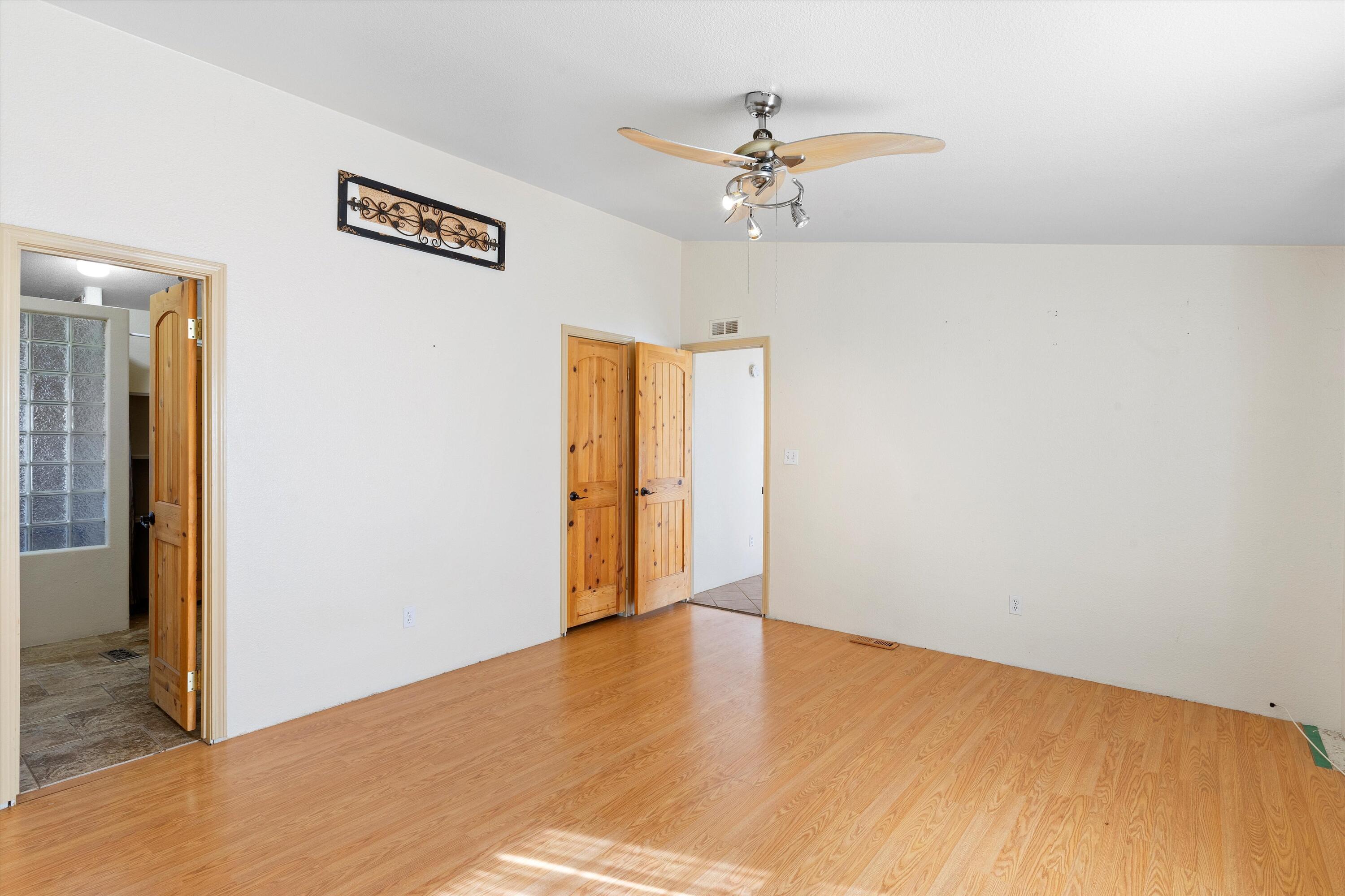 729 Montano Road NW