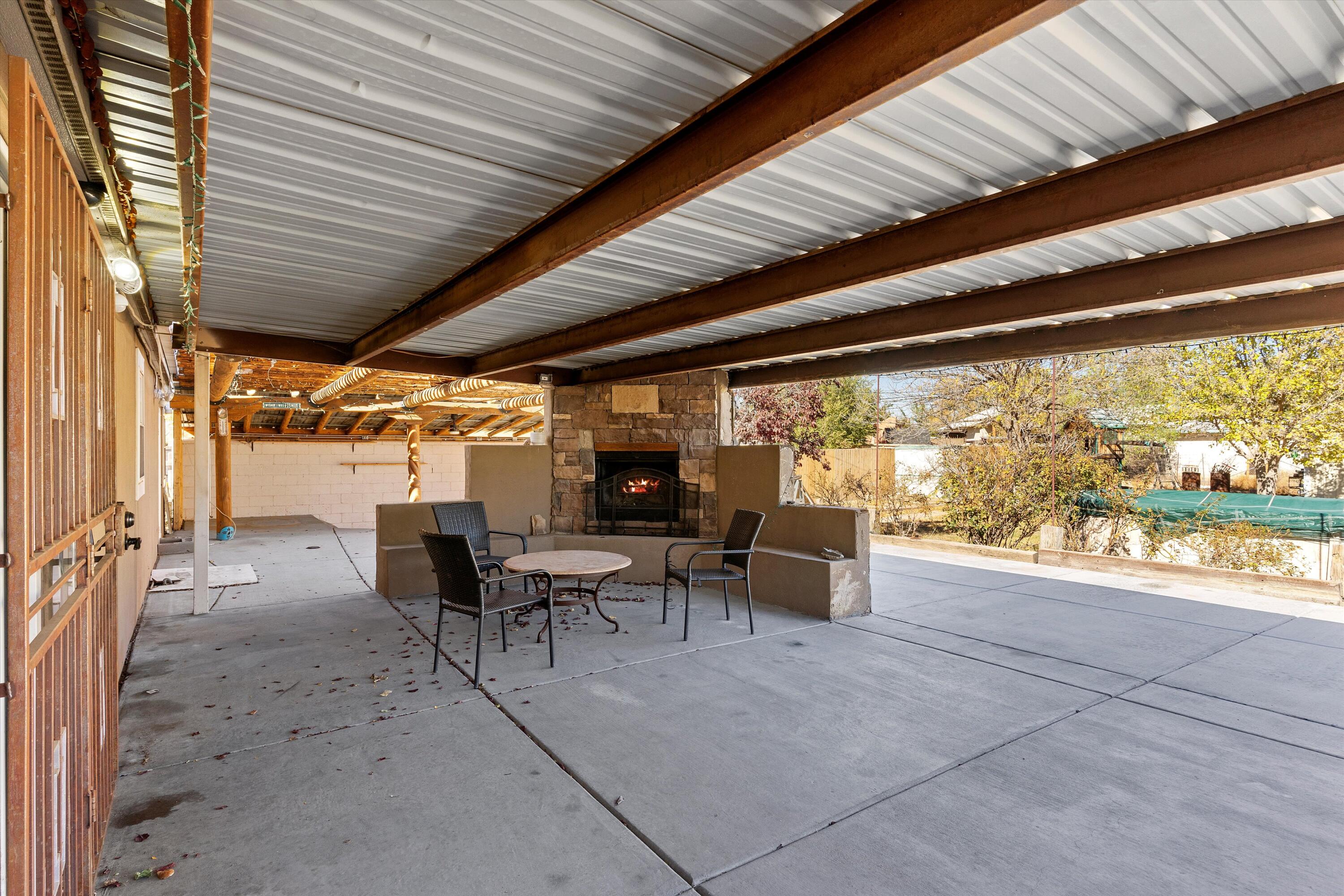 729 Montano Road NW