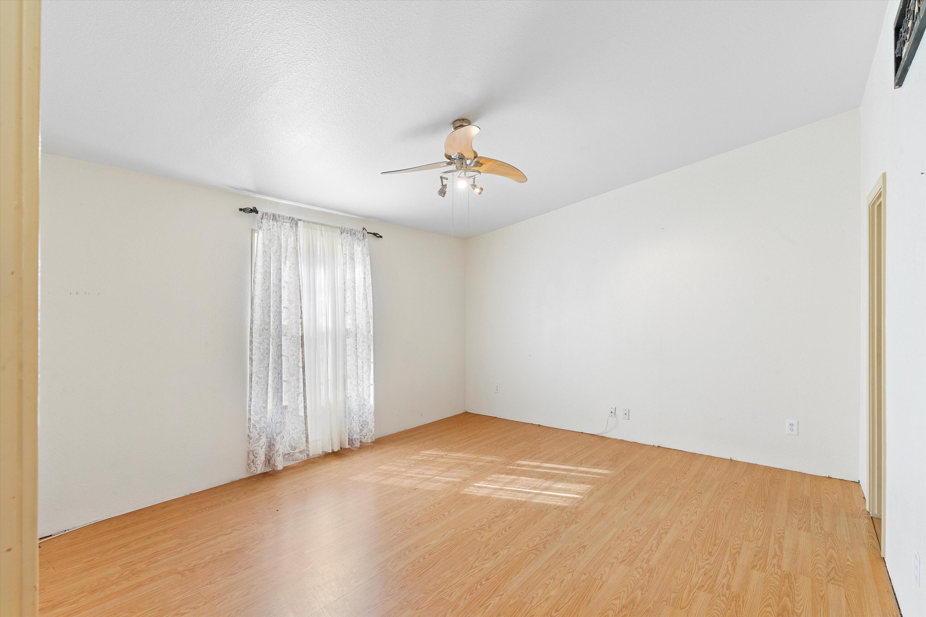 729 Montano Road NW