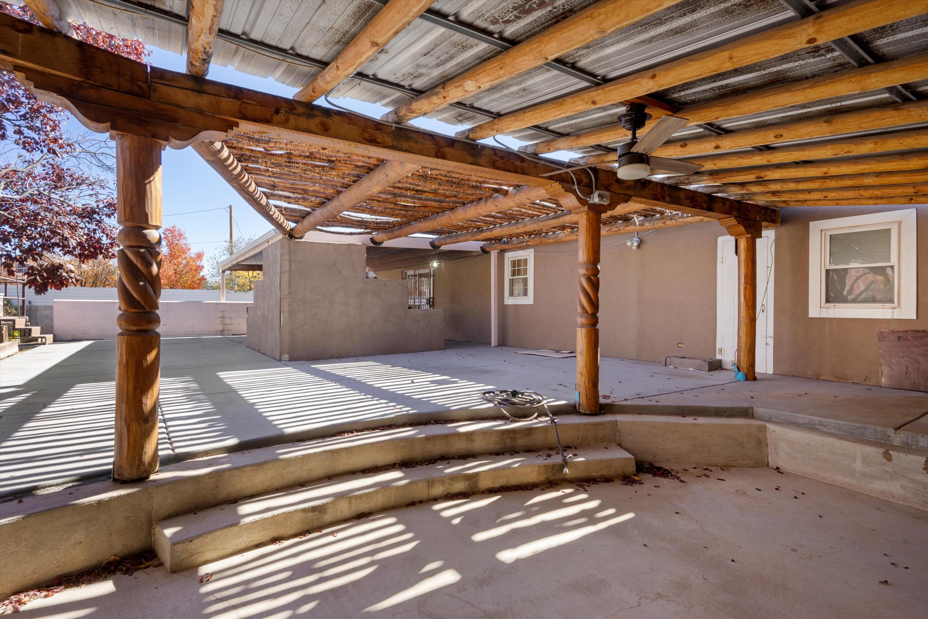 729 Montano Road NW