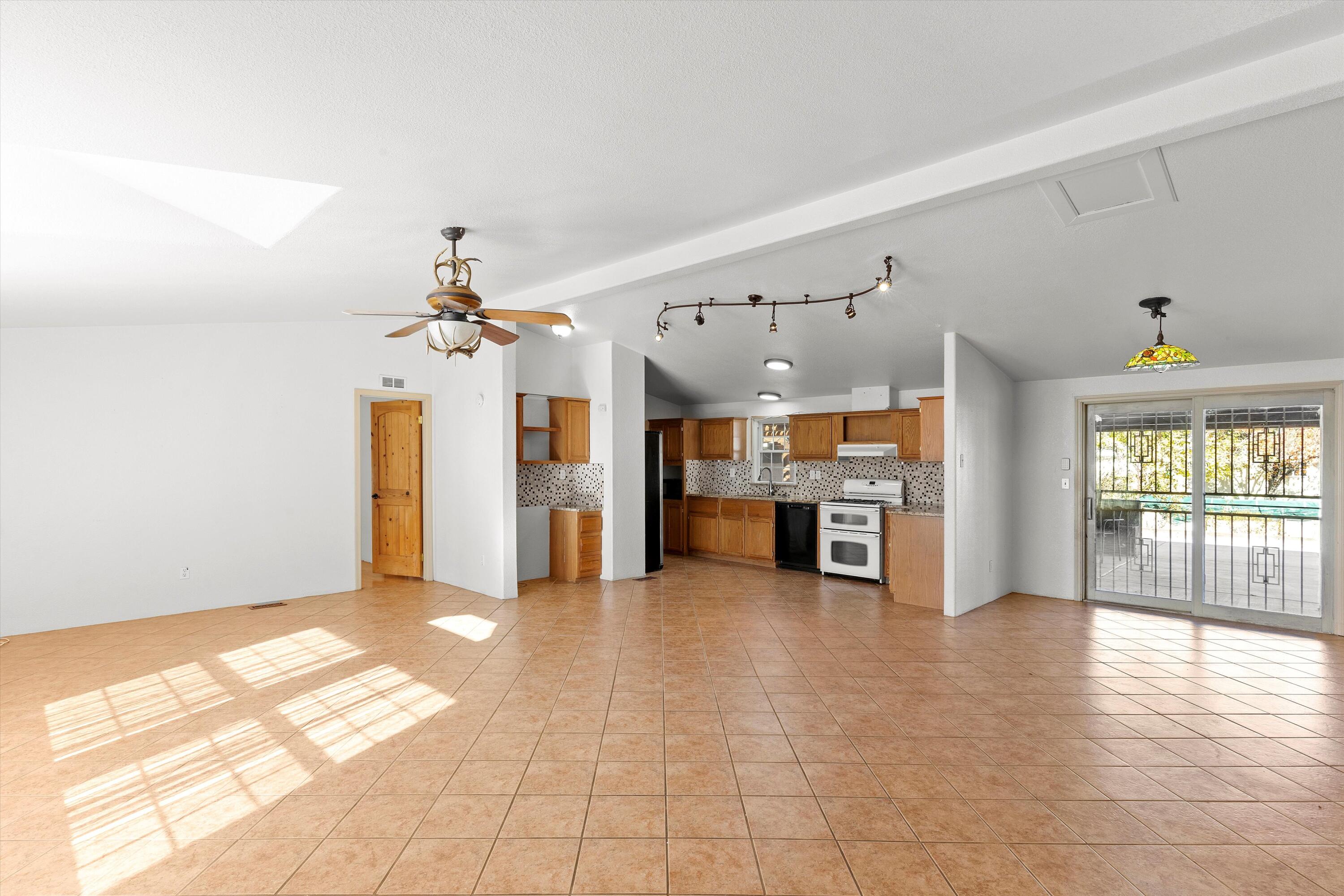 729 Montano Road NW
