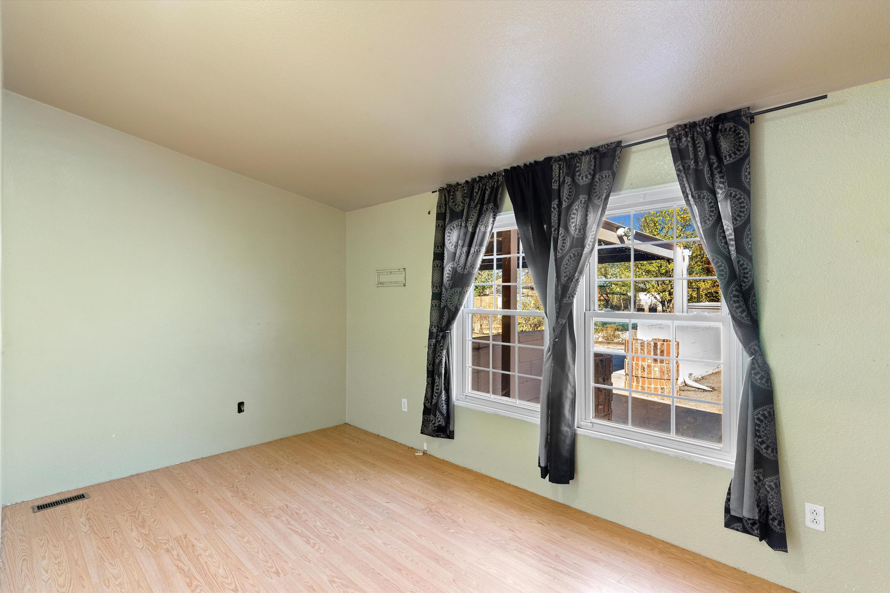 729 Montano Road NW