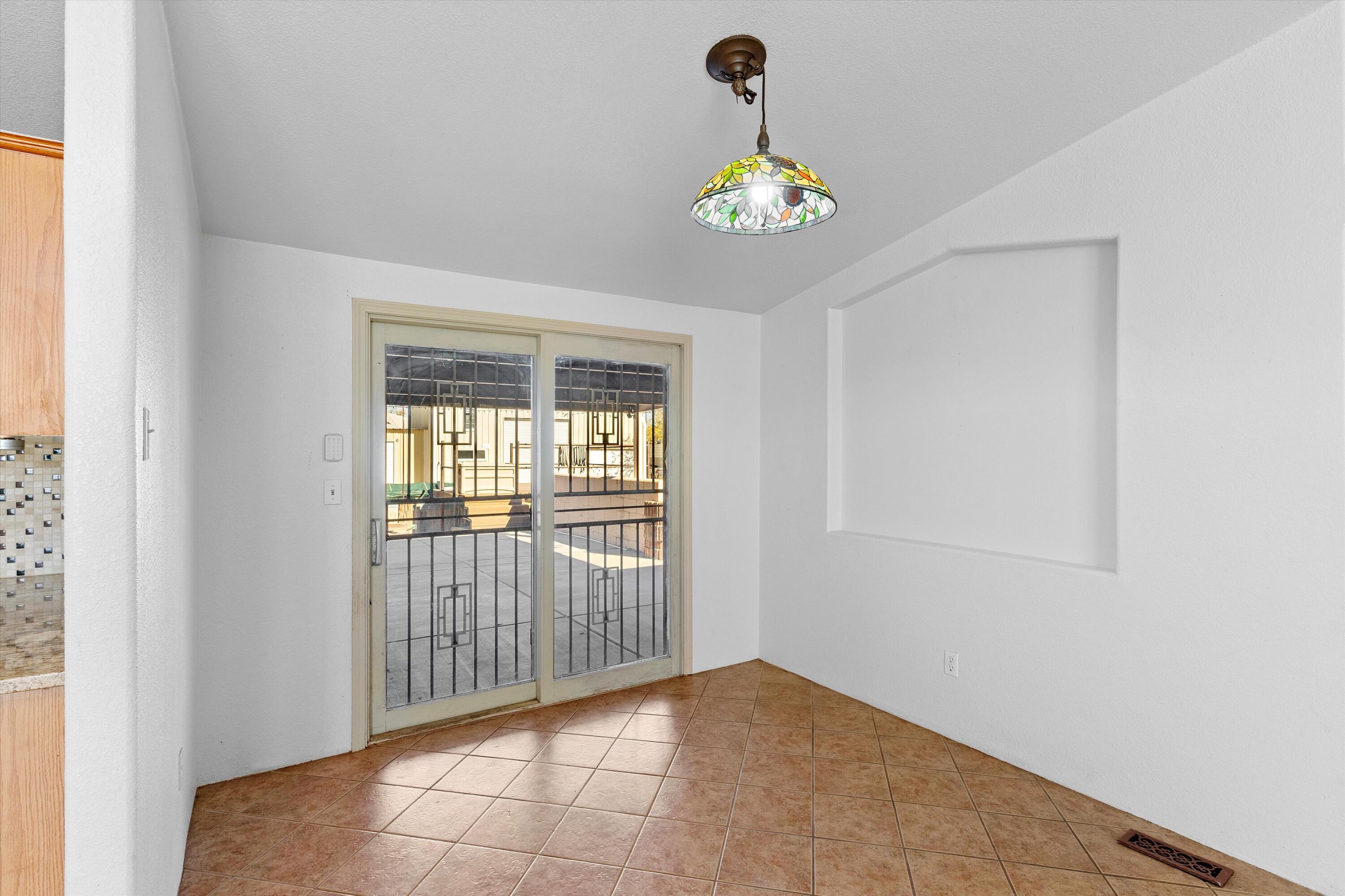 729 Montano Road NW