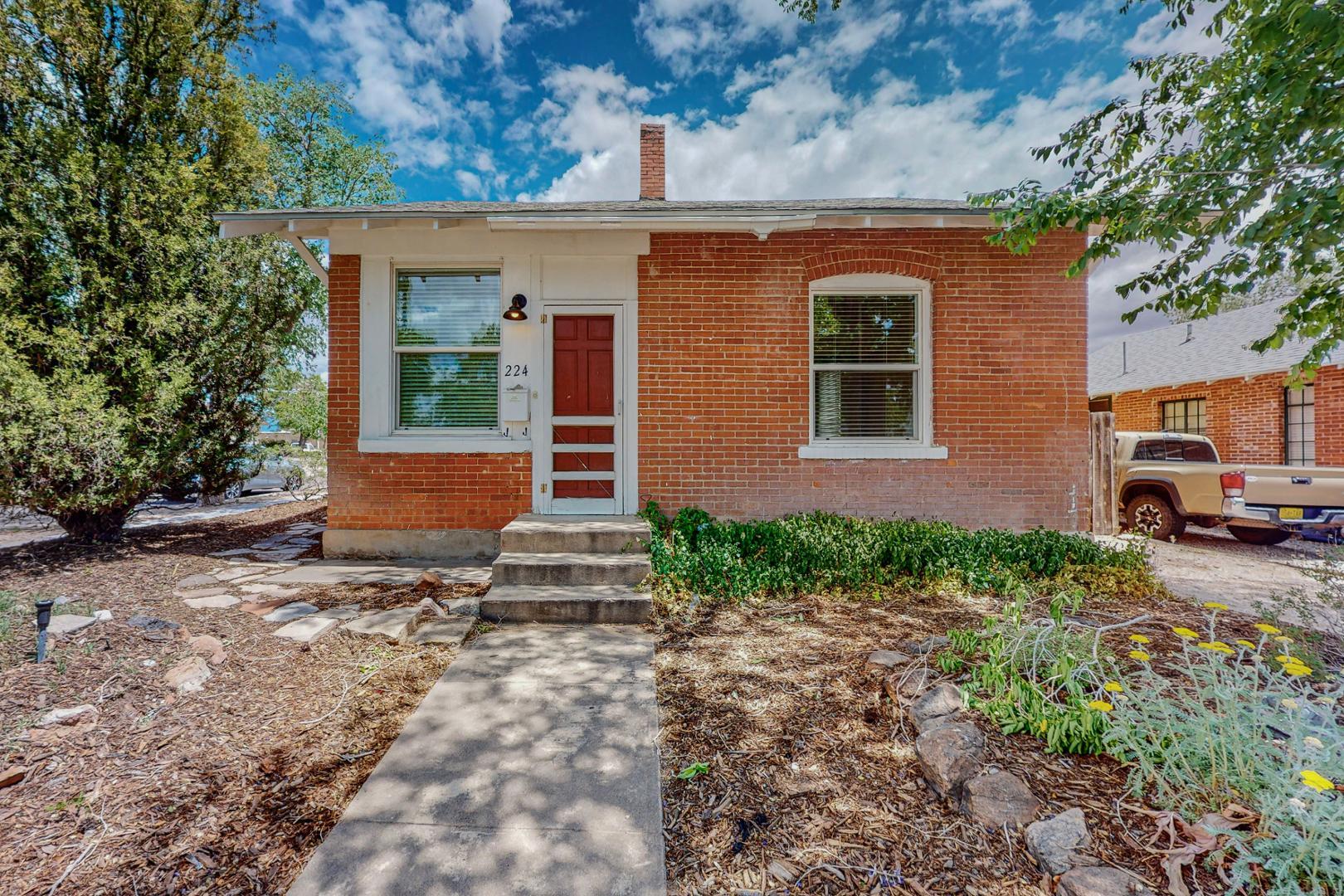 224 Sycamore NE