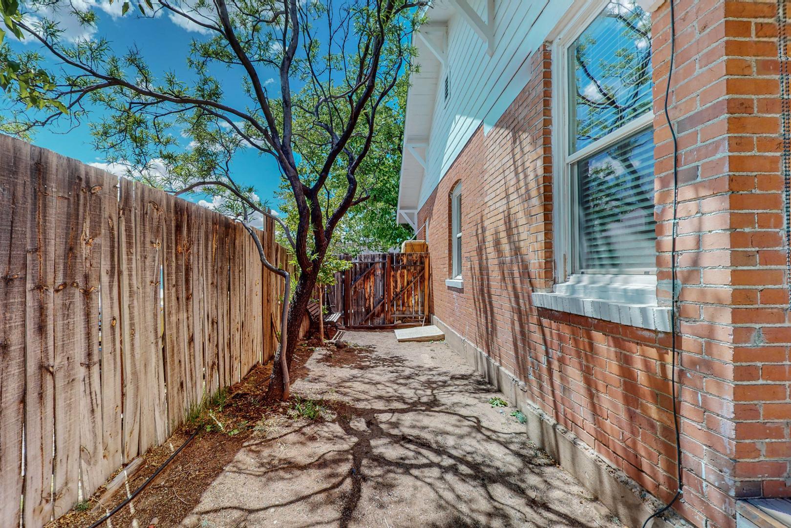 224 Sycamore NE