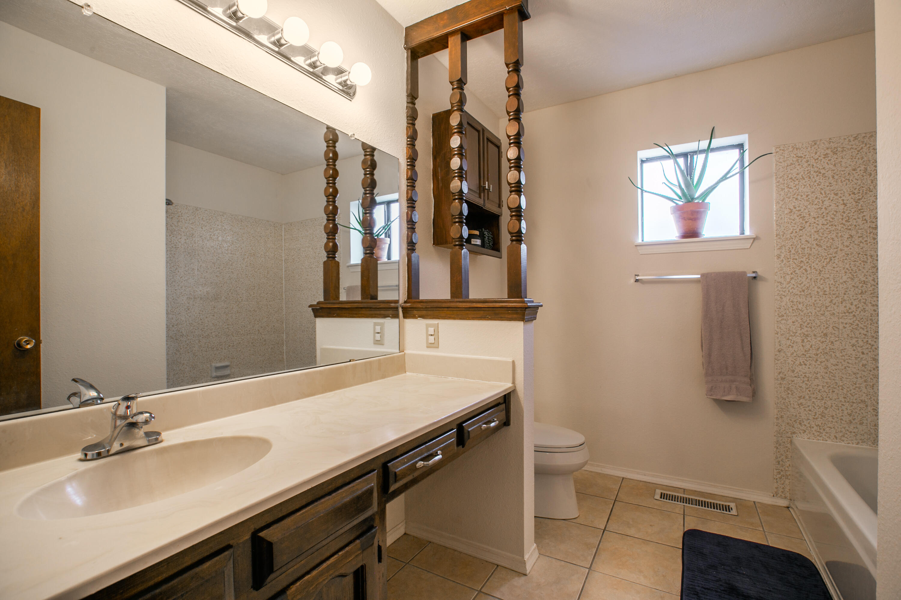 10012 Bellevue Court NW