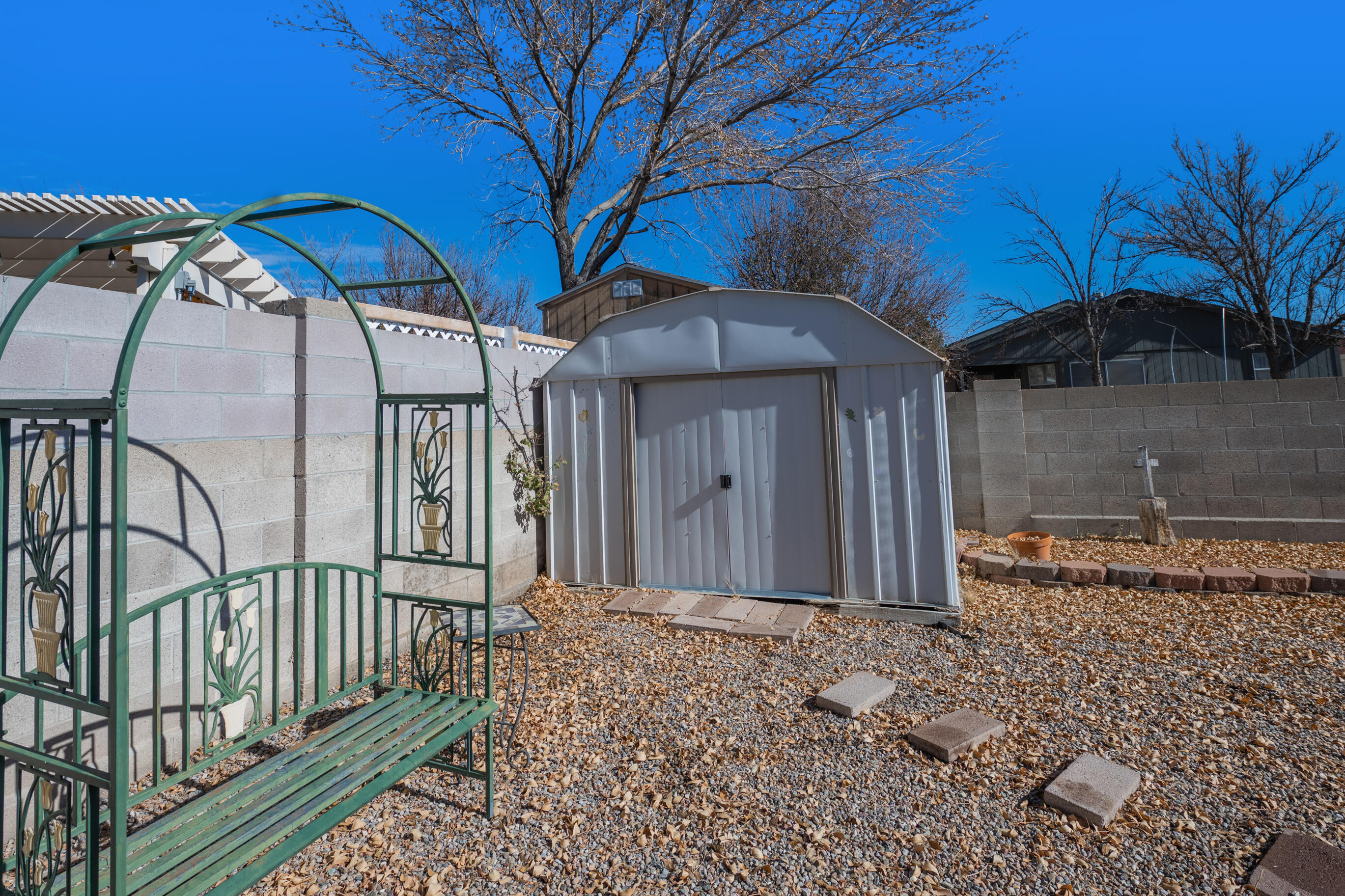 916 Stagecoach Road SE