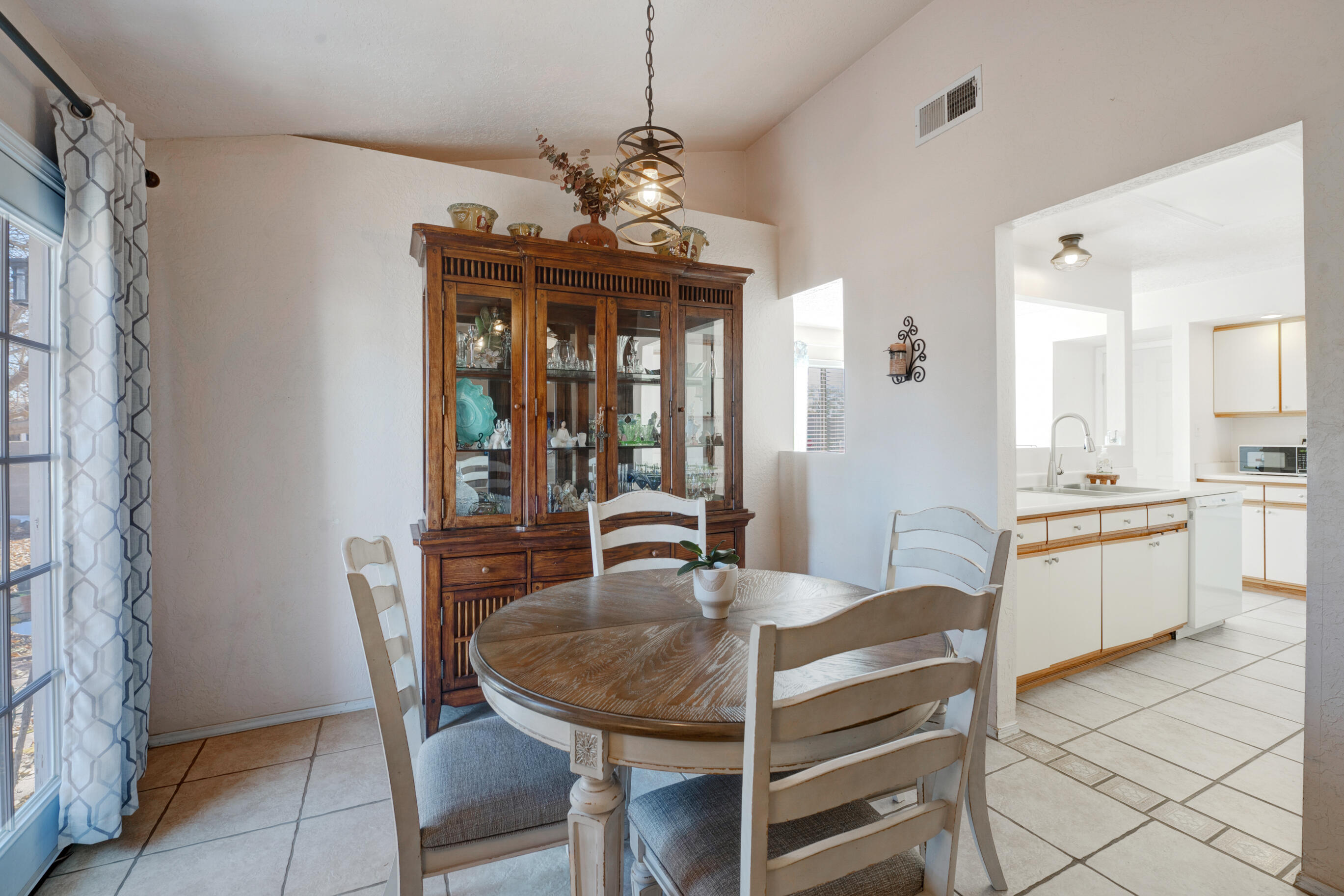 916 Stagecoach Road SE