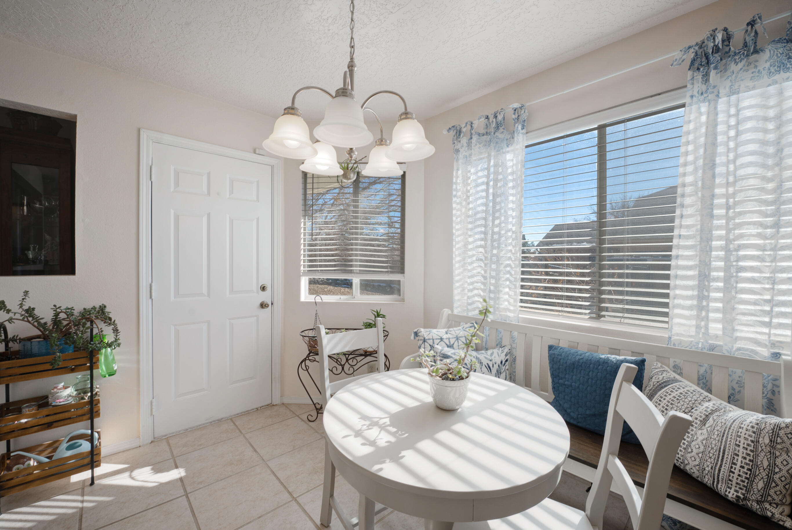 916 Stagecoach Road SE