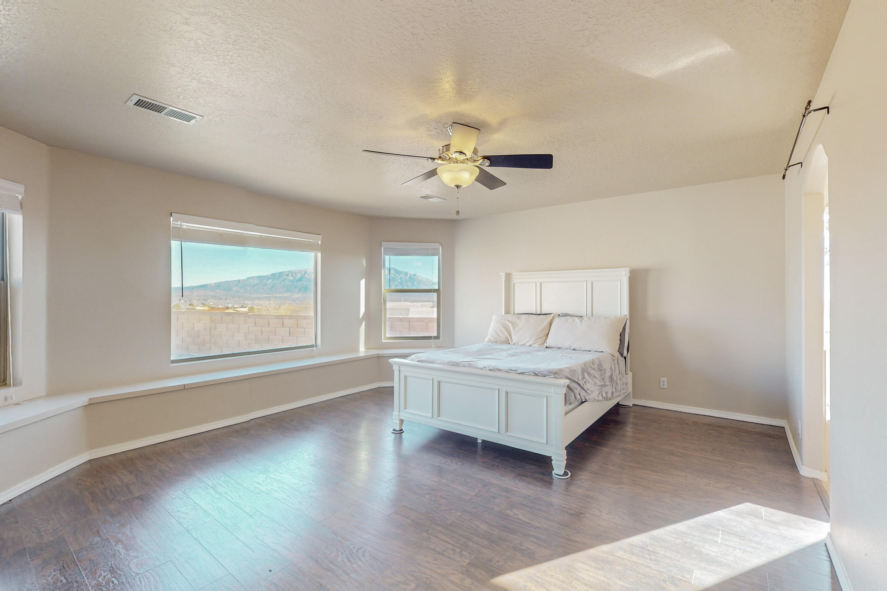 5830 Chaco Loop NE