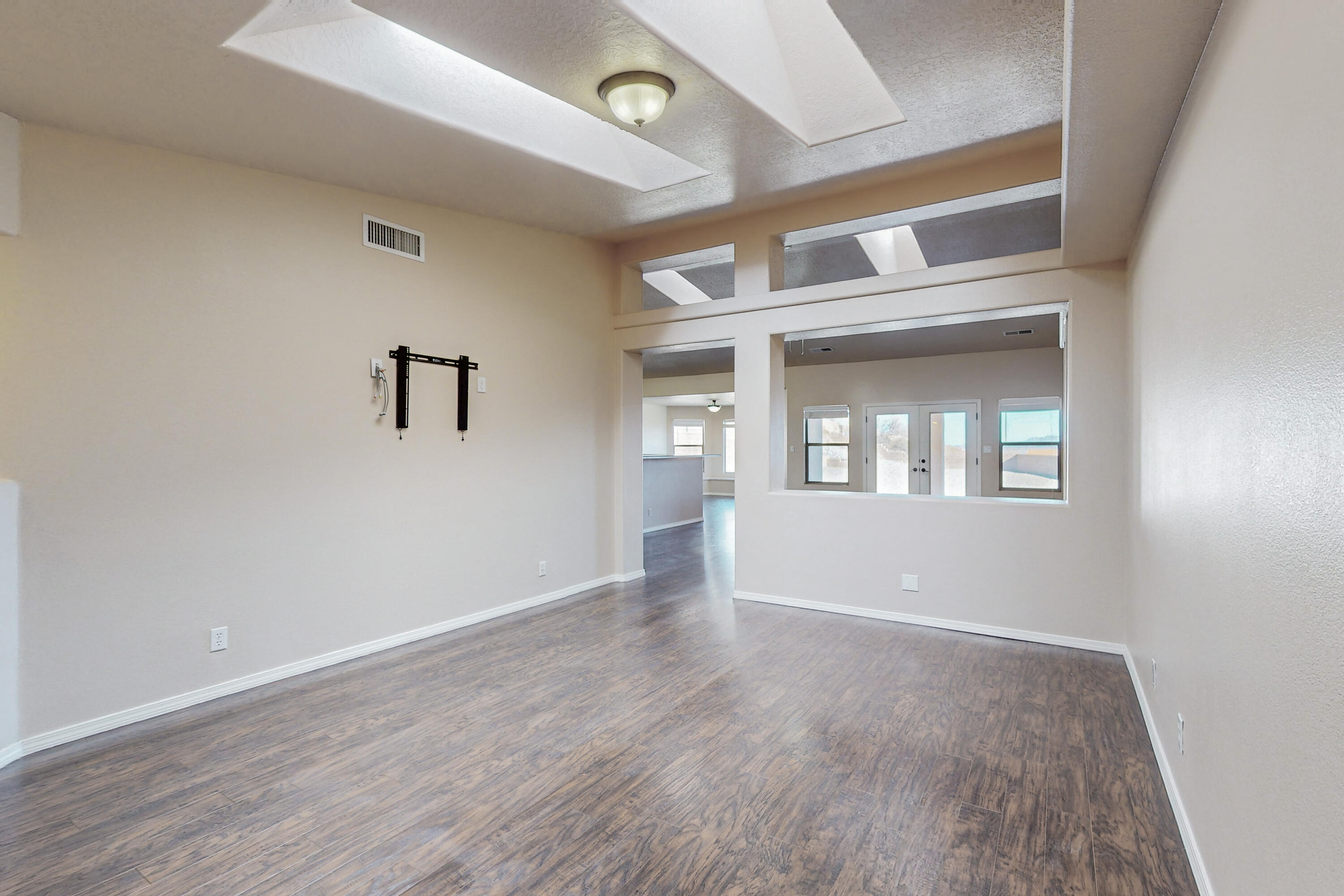 5830 Chaco Loop NE
