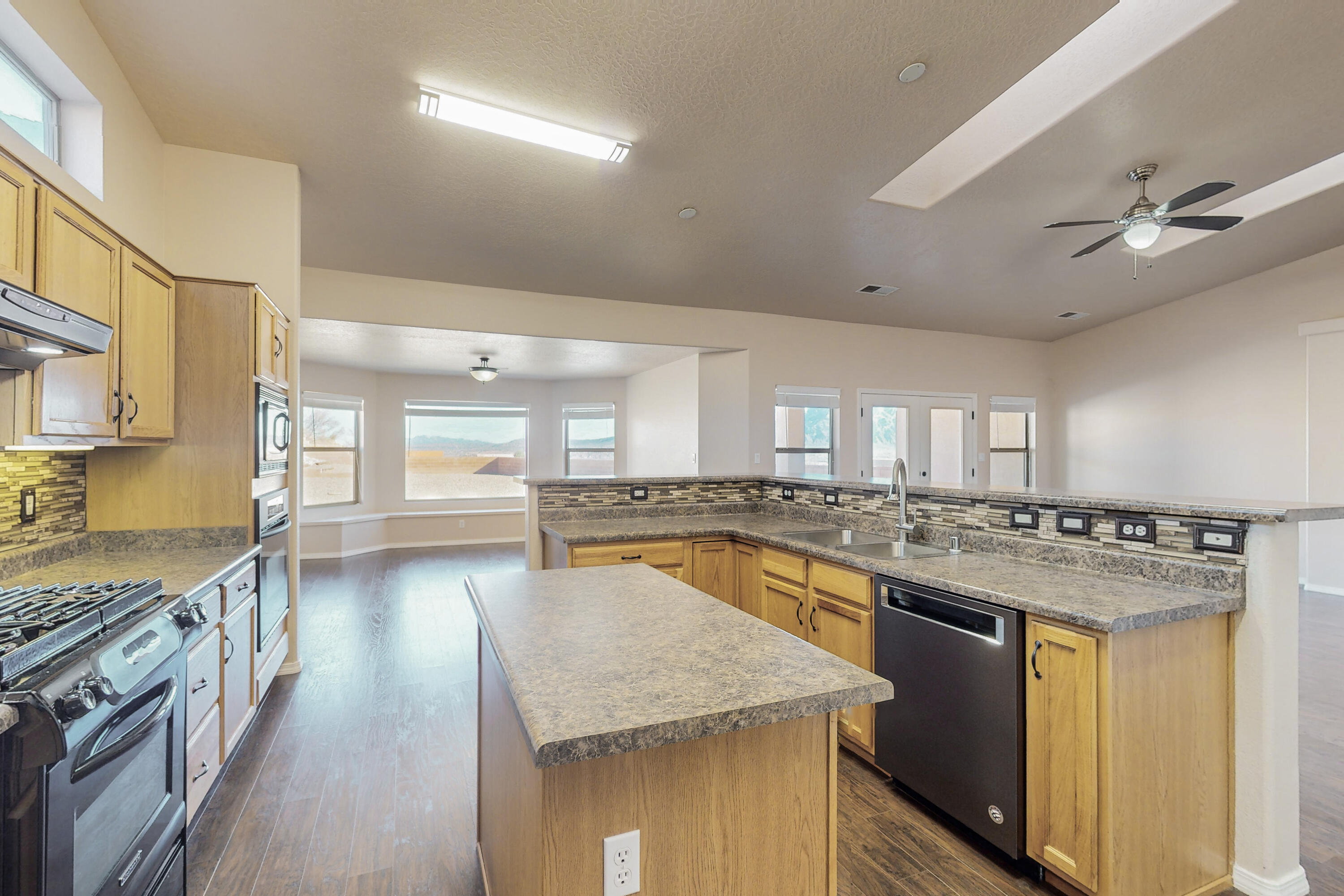5830 Chaco Loop NE