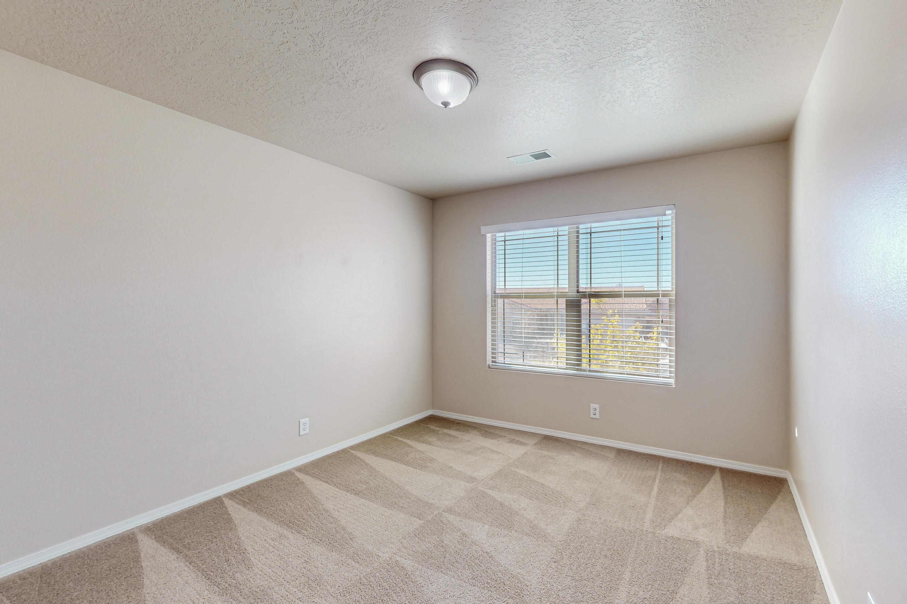 5830 Chaco Loop NE