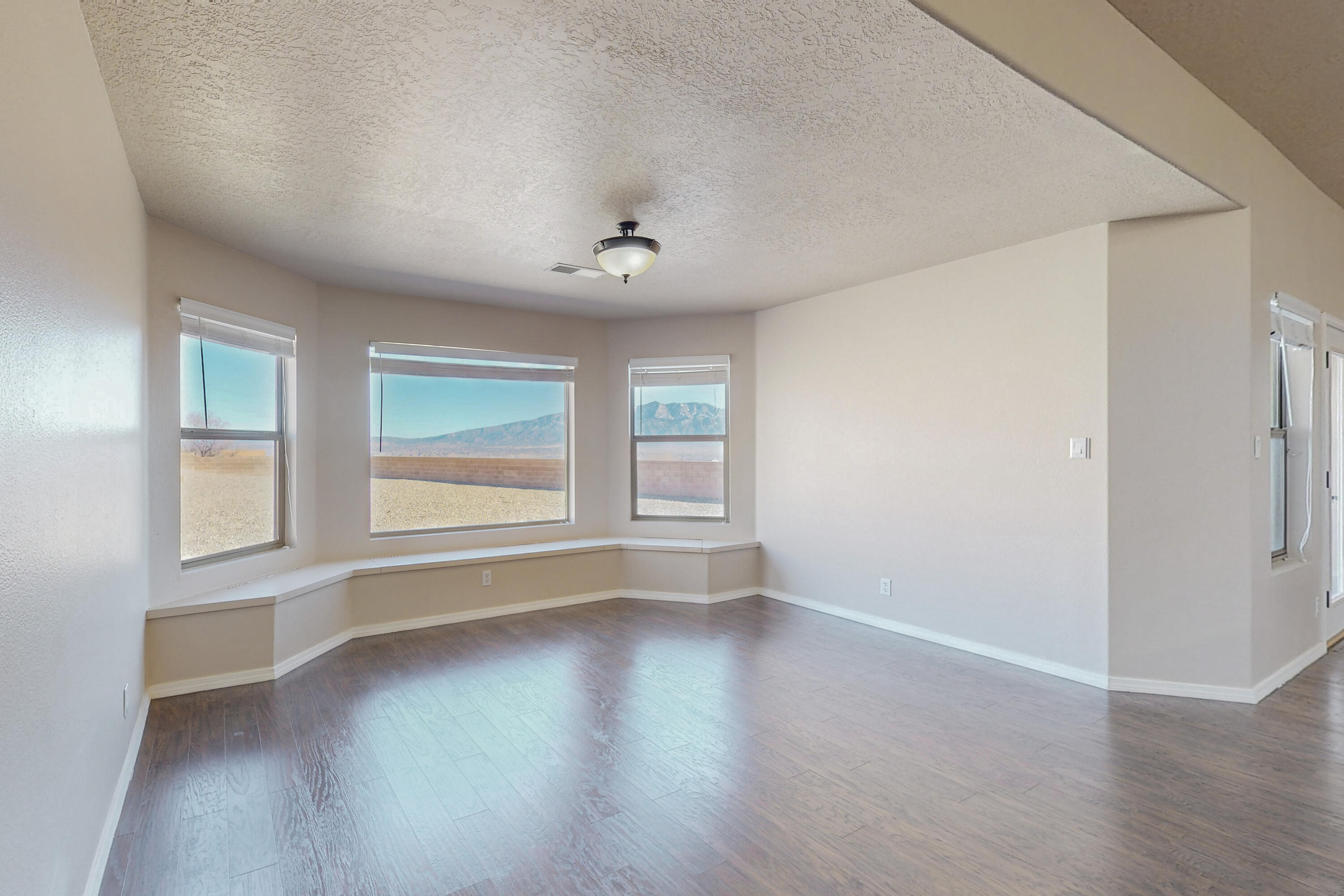 5830 Chaco Loop NE