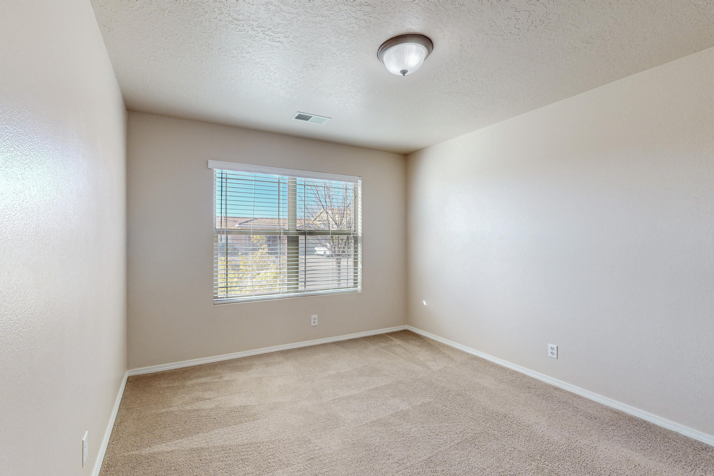 5830 Chaco Loop NE