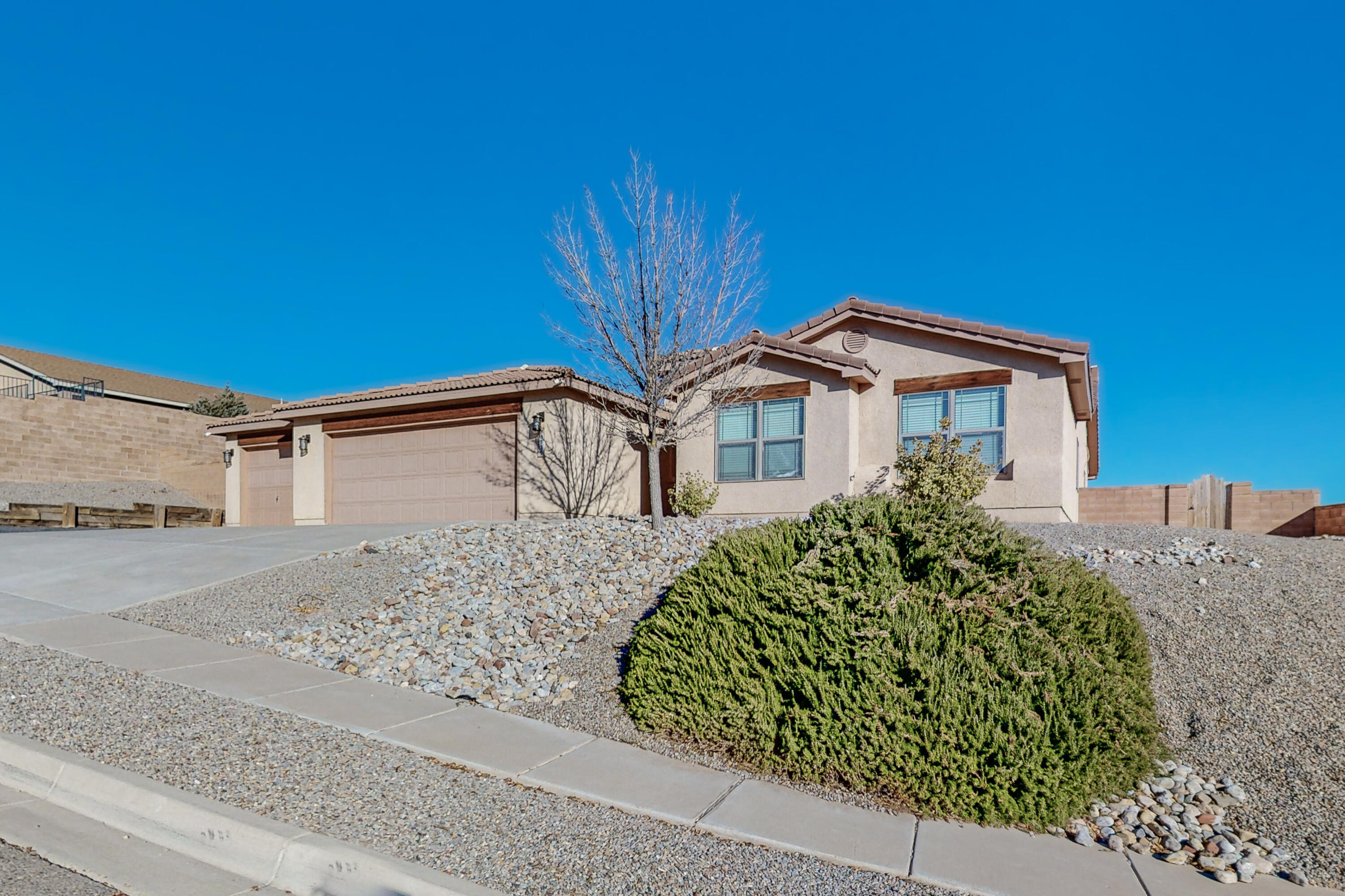 5830 Chaco Loop NE