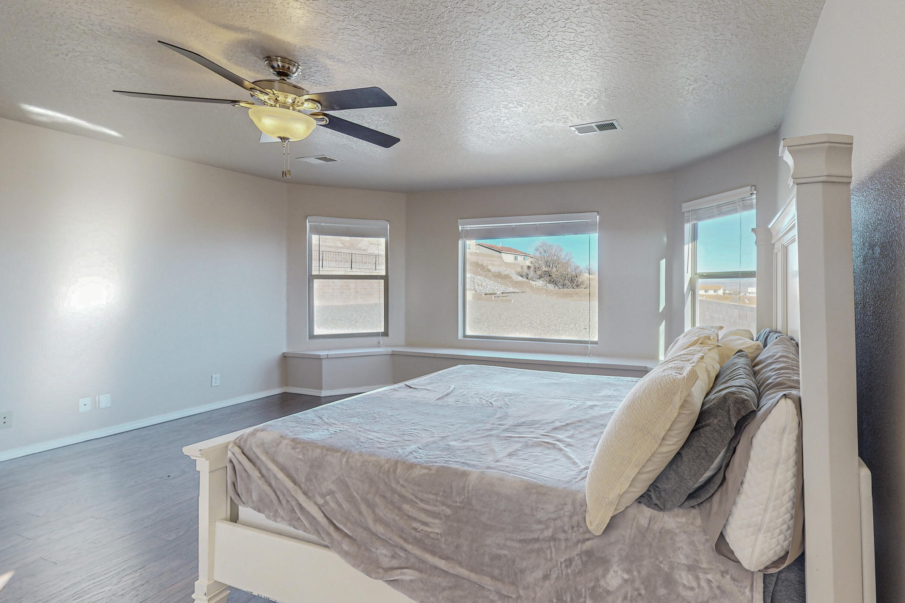 5830 Chaco Loop NE