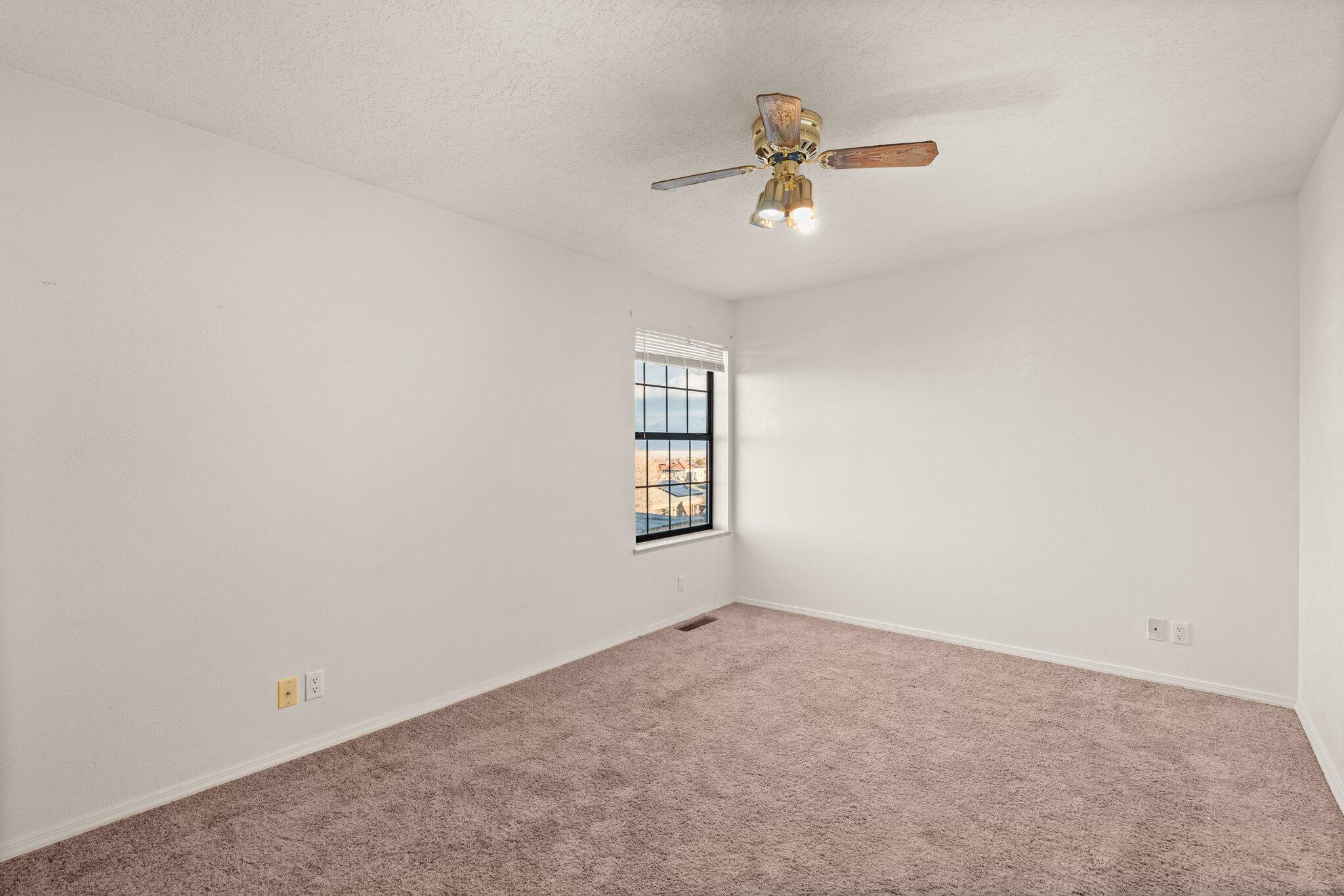 2777 Manitou Springs Drive SE